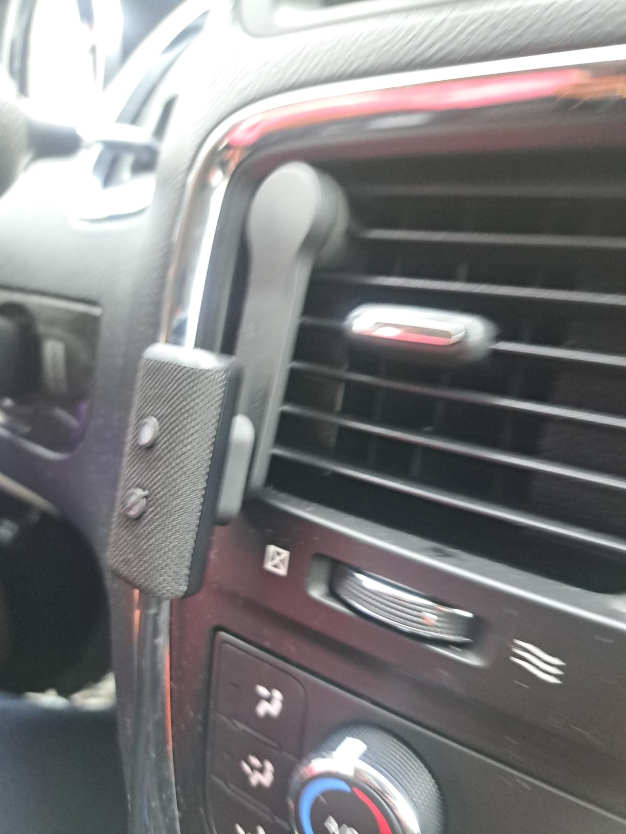 Amazon Echo Auto, Add Alexa to your car - Customer Photo 1