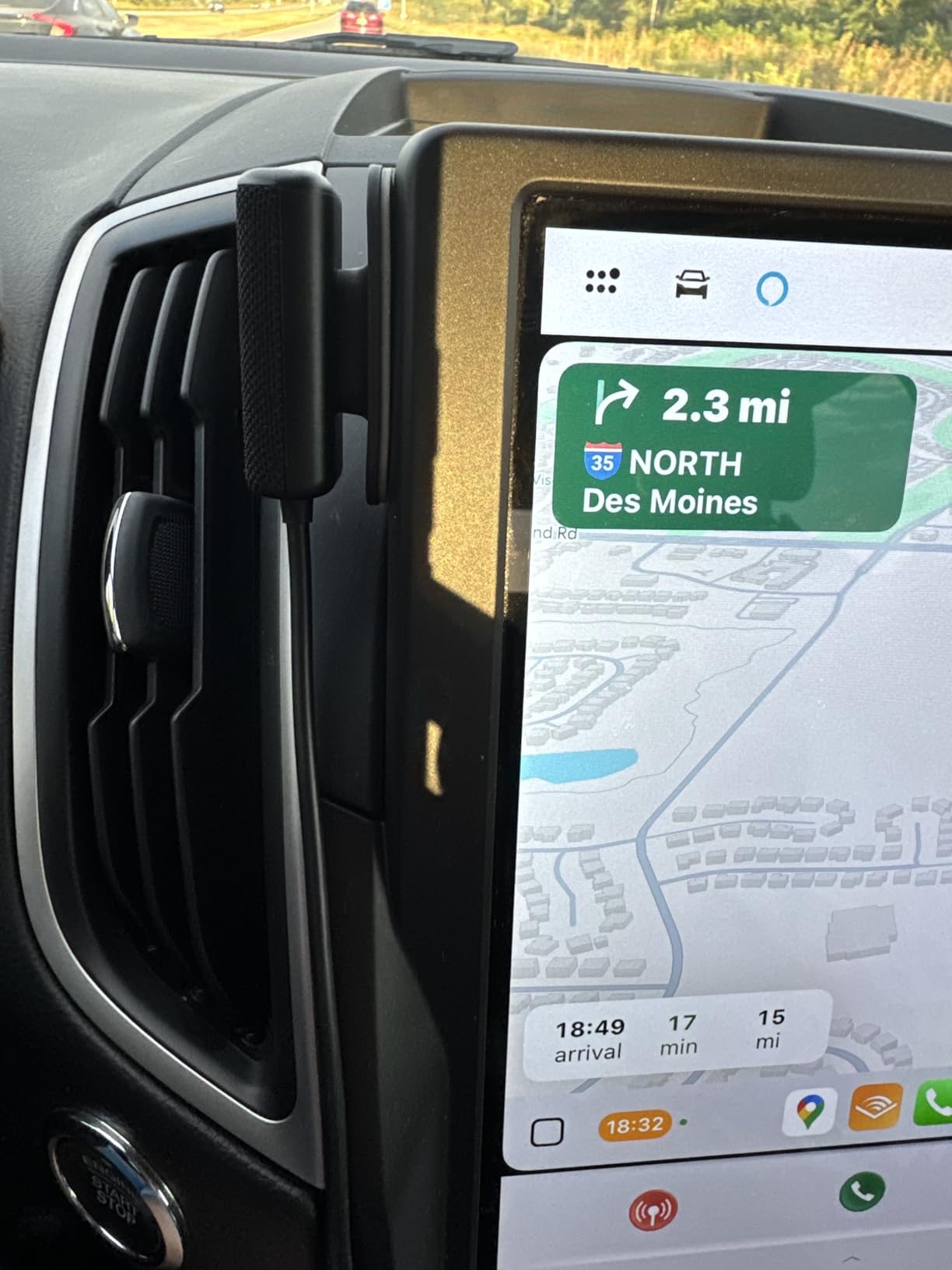 Amazon Echo Auto, Add Alexa to your car - Customer Photo 3