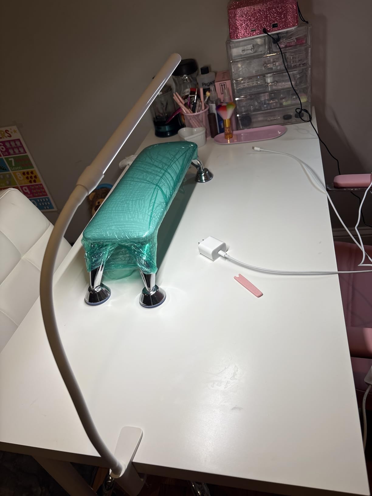 Lepro Clip on Desk Lamp LED Reading light Dimmable USB Small Clamp Lamp with 3 Color Modes 10 Brightness, Adjustable Flexible Gooseneck Table Light for Bed Headboard, Nail, Home Office,Computer(Black) Customer Review Lepro Clip on Desk Lamp LED Reading light Dimmable USB Small Clamp Lamp with 3 Color Modes 10 Brightness, Adjustable Flexible Gooseneck Table Light for Bed Headboard, Nail, Home Office,Computer(Black) - Customer Photo 2