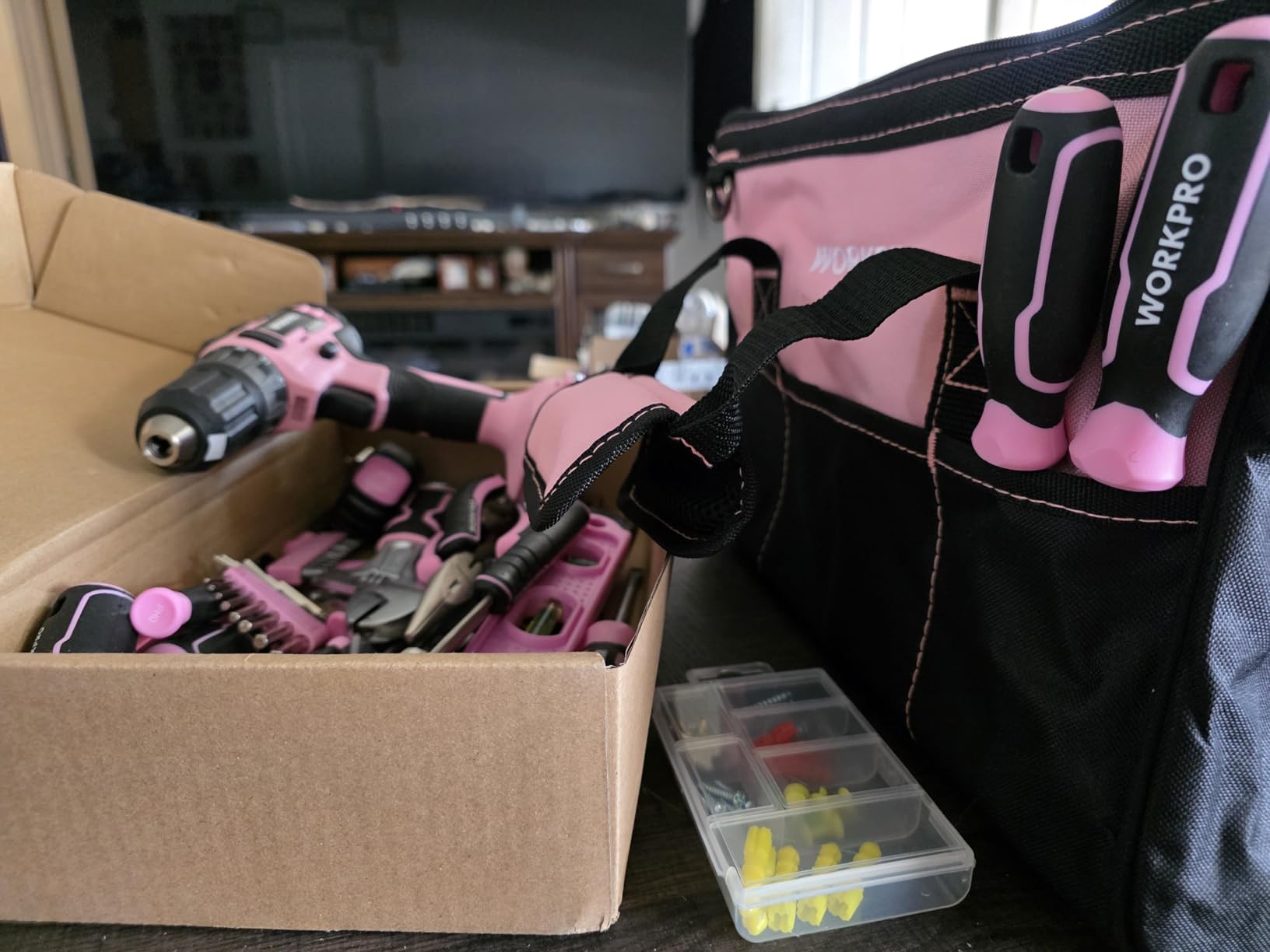 WORKPRO Home Tool Set with 20V Cordless Lithium-Ion Drill Driver, Household Repairing Tool Kit with Drill, 157PCS Power Drill Sets, 14-Inch Wide Mouth Storage Tool Bag, Green - Customer Photo 2