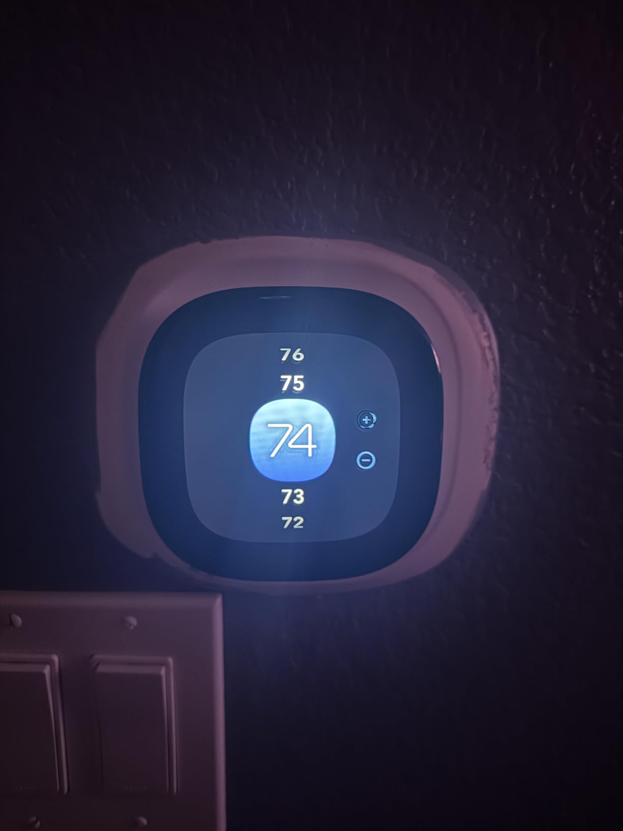 ecobee Smart Thermostat Enhanced - Programmable Wifi Thermostat - Works with Siri, Alexa, Google Assistant - Energy Star Certified - Smart Home Customer Review ecobee Smart Thermostat Enhanced - Programmable Wifi Thermostat - Works with Siri, Alexa, Google Assistant - Energy Star Certified - Smart Home - Customer Photo 1