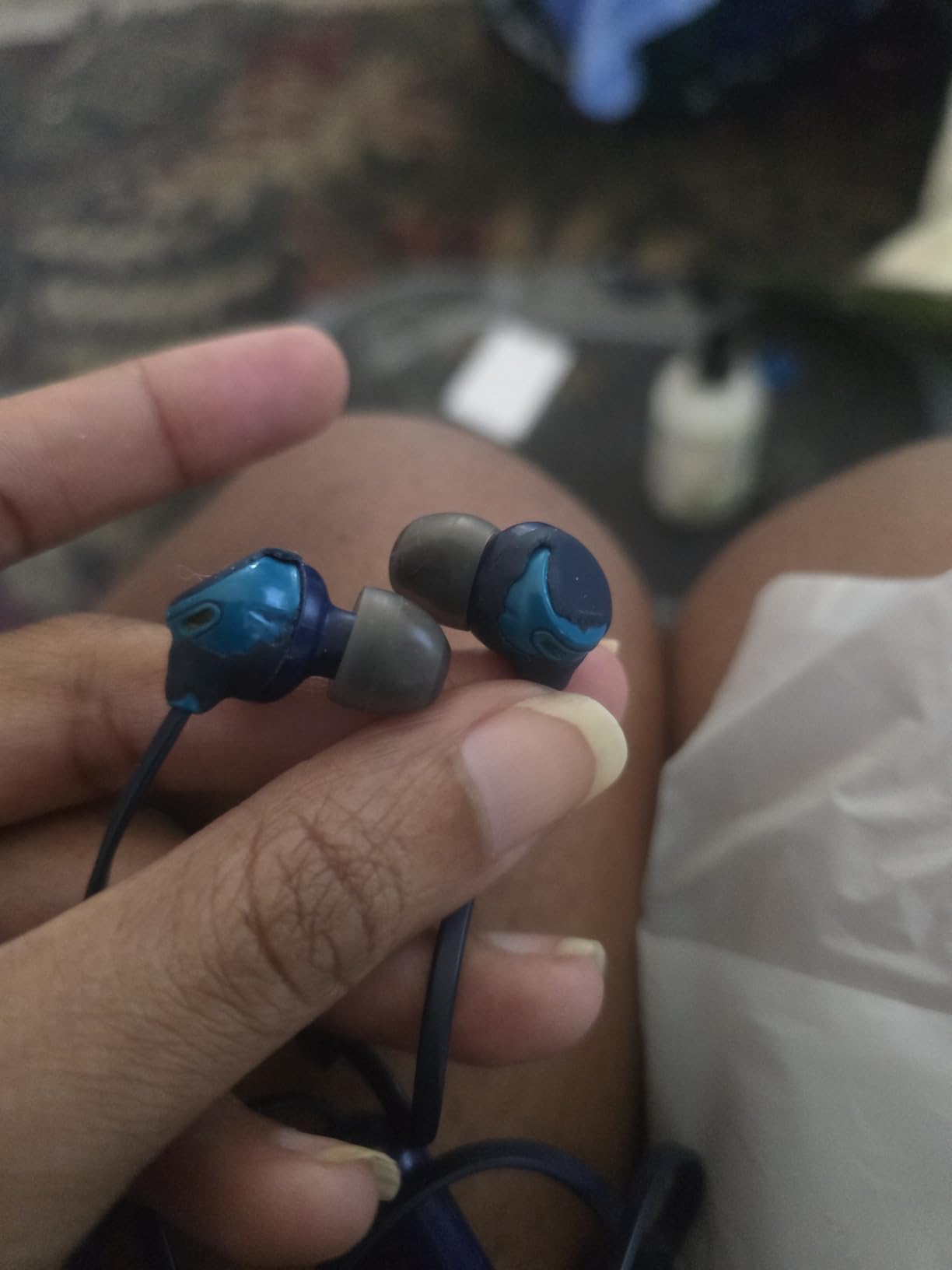 Sony WI-C100 Wireless in-Ear Bluetooth Headphones with Built-in Microphone, Black - Customer Photo 2