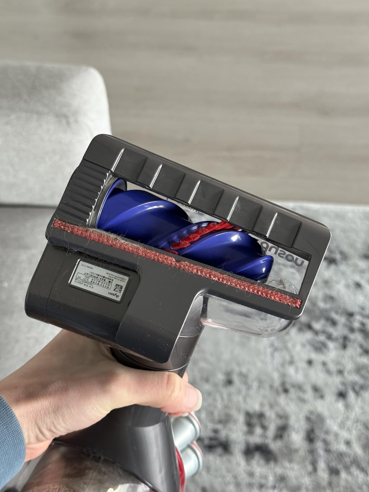 Dyson V8 Cordless Vacuum, Cleans Hard Floors and Carpets, Detangles, Converts to Handheld, 115AW, 2 Power Modes, Up to 40 Minutes - Customer Photo 1