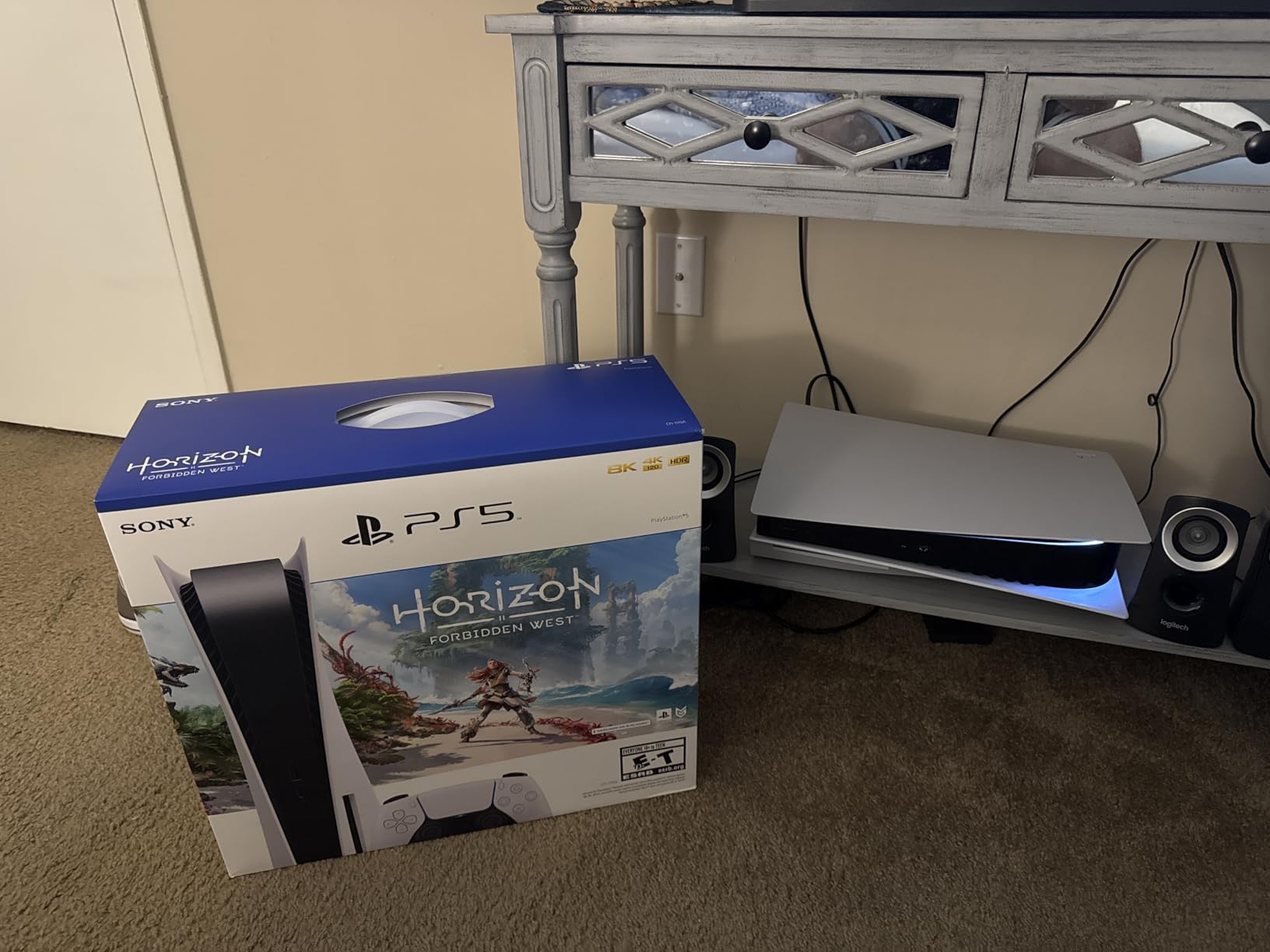 PS5 Console- Horizon Forbidden West Bundle Customer Review PS5 Console- Horizon Forbidden West Bundle - Customer Photo 2