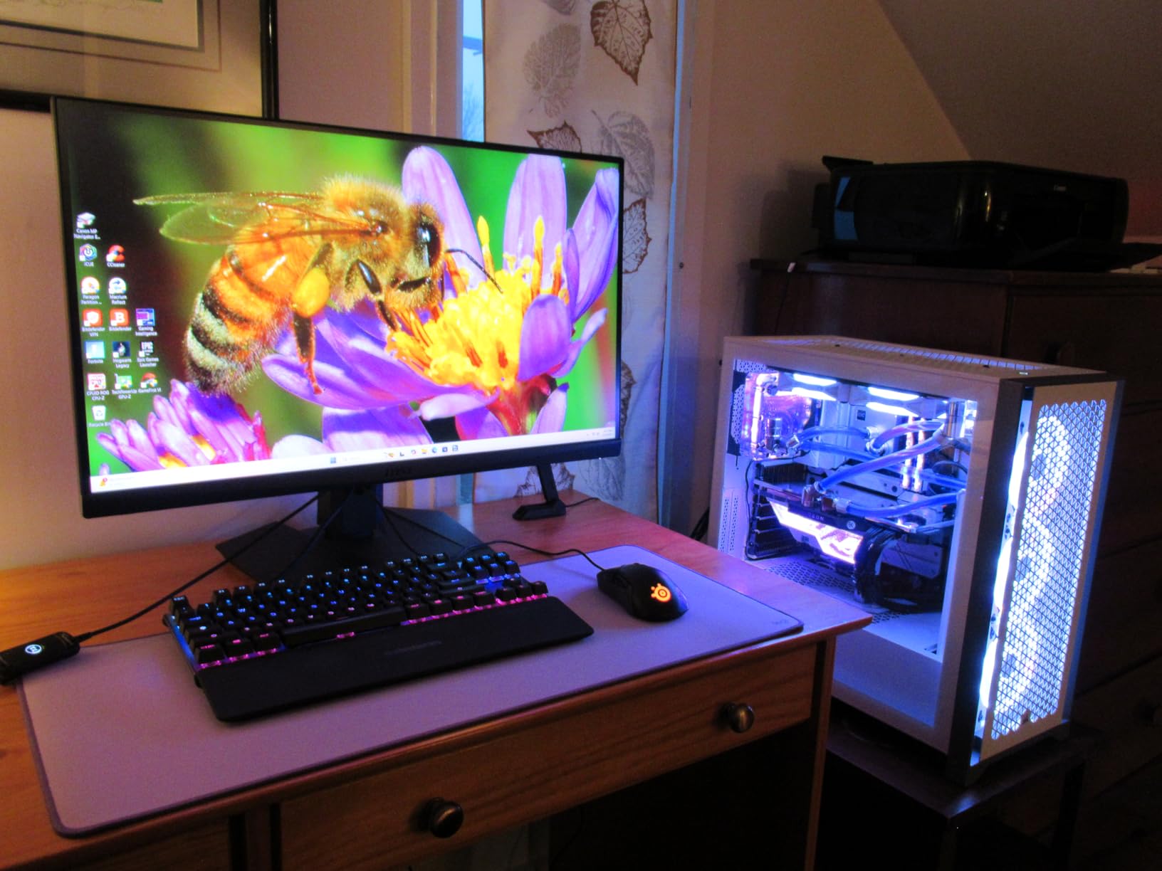 ASUS ROG Herculx Graphics Card Anti-Sag Holder Bracket (Solid Zinc Alloy Construction, Easy Toolless Installation, Included Spirit Level, Adjustable Height, Wide Compatibility, Aura Sync RGB) Customer Review ASUS ROG Herculx Graphics Card Anti-Sag Holder Bracket (Solid Zinc Alloy Construction, Easy Toolless Installation, Included Spirit Level, Adjustable Height, Wide Compatibility, Aura Sync RGB) - Customer Photo 2