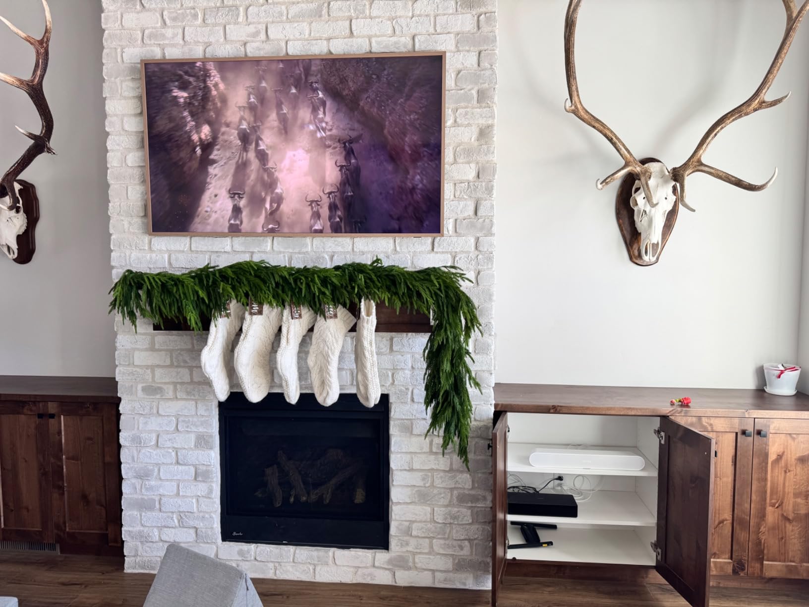 Sonos Ray - Compact Soundbar for TV and Music - Black Customer Review Sonos Ray - Compact Soundbar for TV and Music - Black - Customer Photo 3