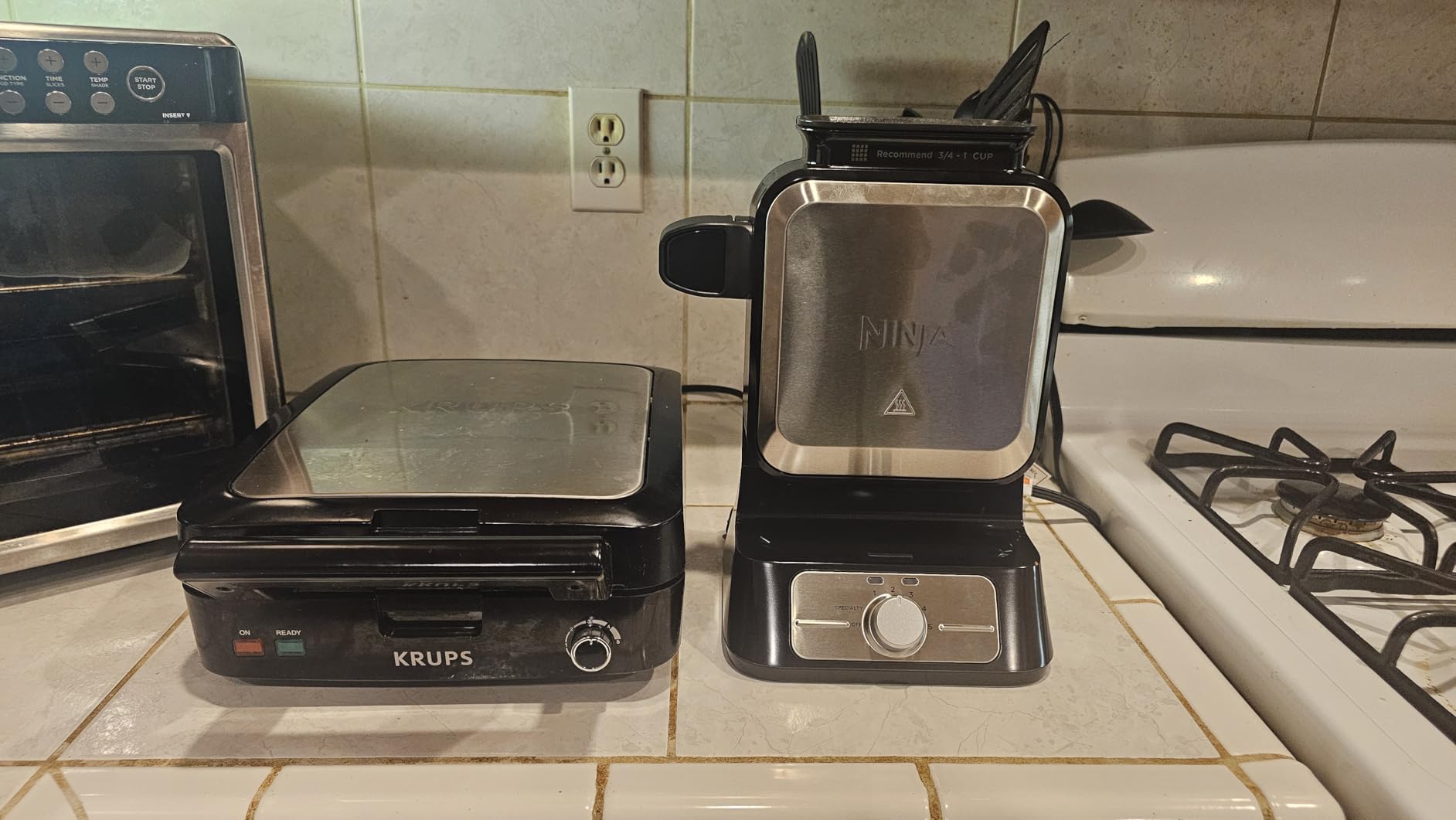 Ninja BW1001 NeverStick PRO Belgian Waffle Maker, Vertical Design, 5 Shade Settings, with Precision-Pour Cup & Chef-curated Recipe Guide, Black & Silver Customer Review Ninja BW1001 NeverStick PRO Belgian Waffle Maker, Vertical Design, 5 Shade Settings, with Precision-Pour Cup & Chef-curated Recipe Guide, Black & Silver - Customer Photo 3