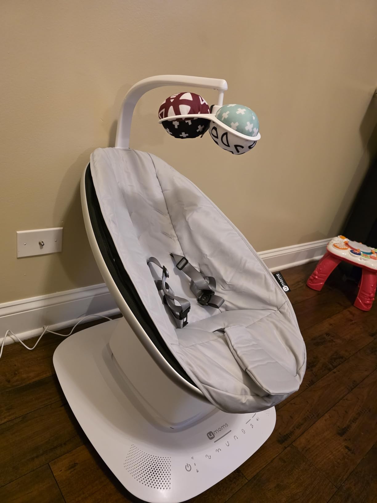 4moms MamaRoo Multi-Motion Baby Swing, Bluetooth Enabled with 5 Unique Motions, Grey Customer Review 4moms MamaRoo Multi-Motion Baby Swing, Bluetooth Enabled with 5 Unique Motions, Grey - Customer Photo 4