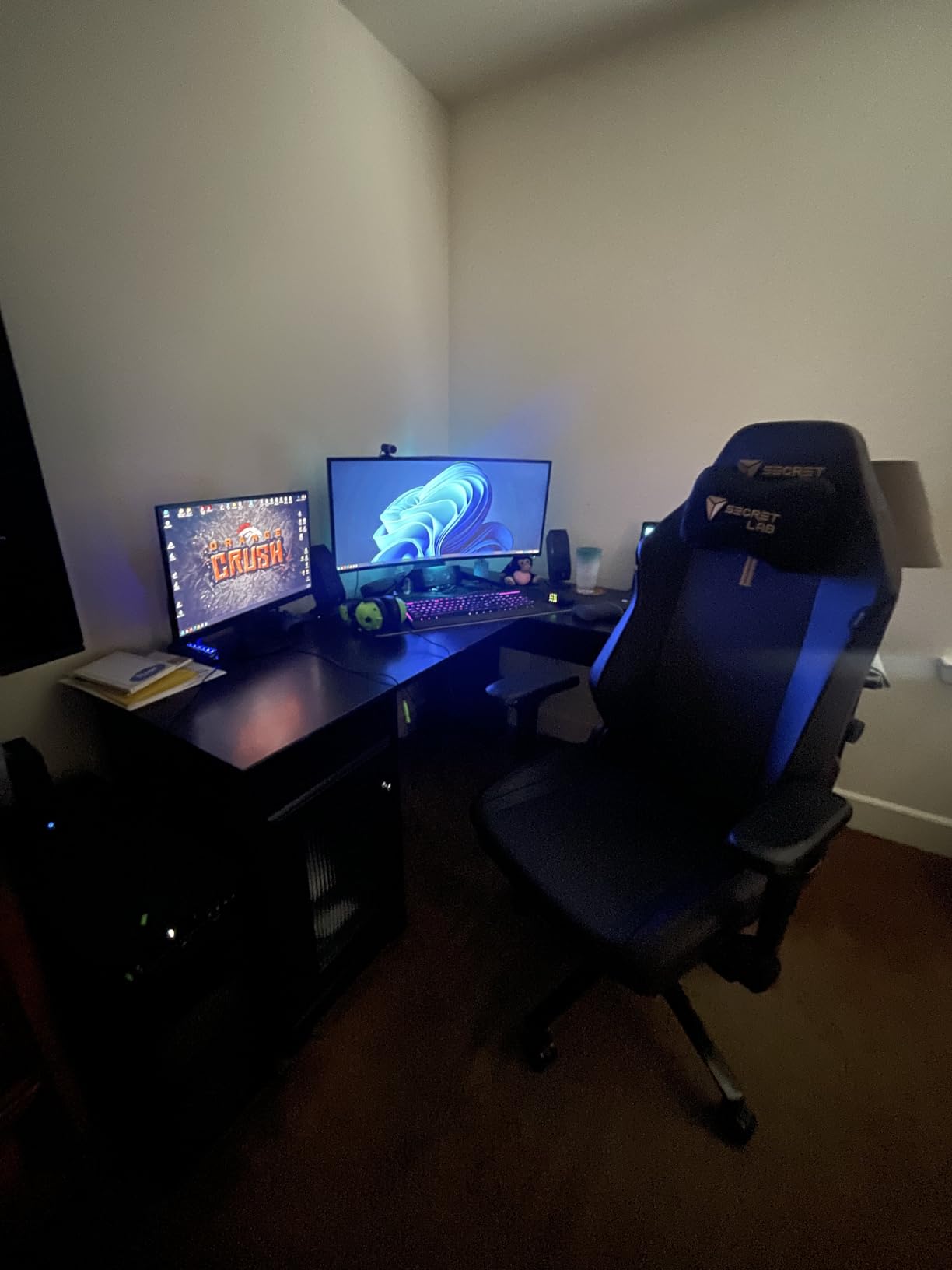 Secretlab Titan Evo Black Gaming Chair - Reclining, Ergonomic & Comfortable Computer Chair with 4D Armrests, Magnetic Head Pillow & 4-Way Lumbar Support - Black - Leatherette - Customer Photo 5