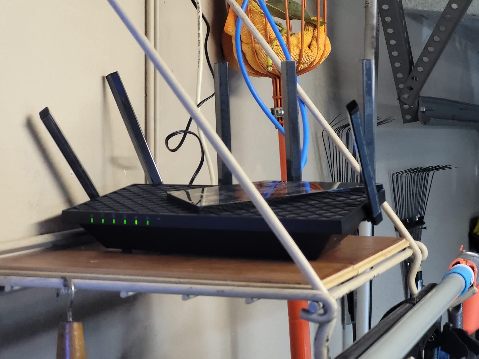 TP-Link AXE5400 Tri-Band WiFi 6E Router (Archer AXE75), 2025 PCMag Editors' Choice, Gigabit Internet for Gaming & Streaming, New 6GHz Band, 160MHz, OneMesh, Quad-Core CPU, VPN & WPA3 Security, WiFi 6E, Tri-Band - Customer Photo 1