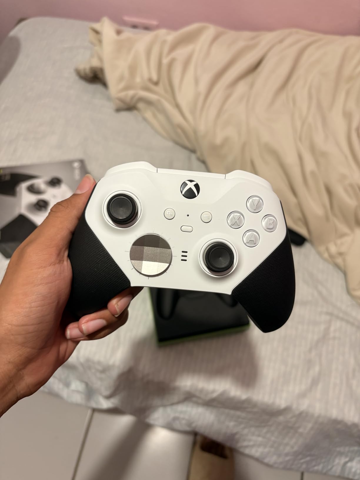 Xbox Elite Series 2 Core Wireless Gaming Controller – White Series X|S, One, Windows PC, Android, and iOS - Customer Photo 2