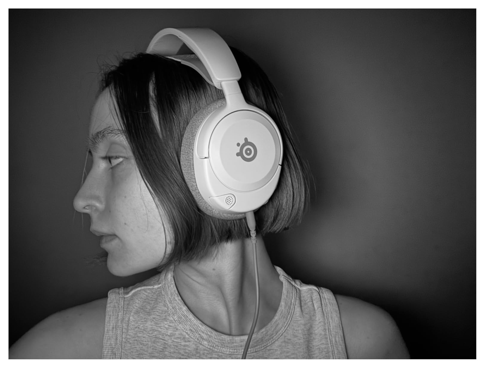 SteelSeries Arctis Nova 1 Multi-System Gaming Headset — Hi-Fi Drivers — 360° Spatial Audio — Comfort Design — Durable — Ultra Lightweight — Noise-Cancelling Mic — PC, PS5/PS4, Switch, Xbox - Black - Customer Photo 2