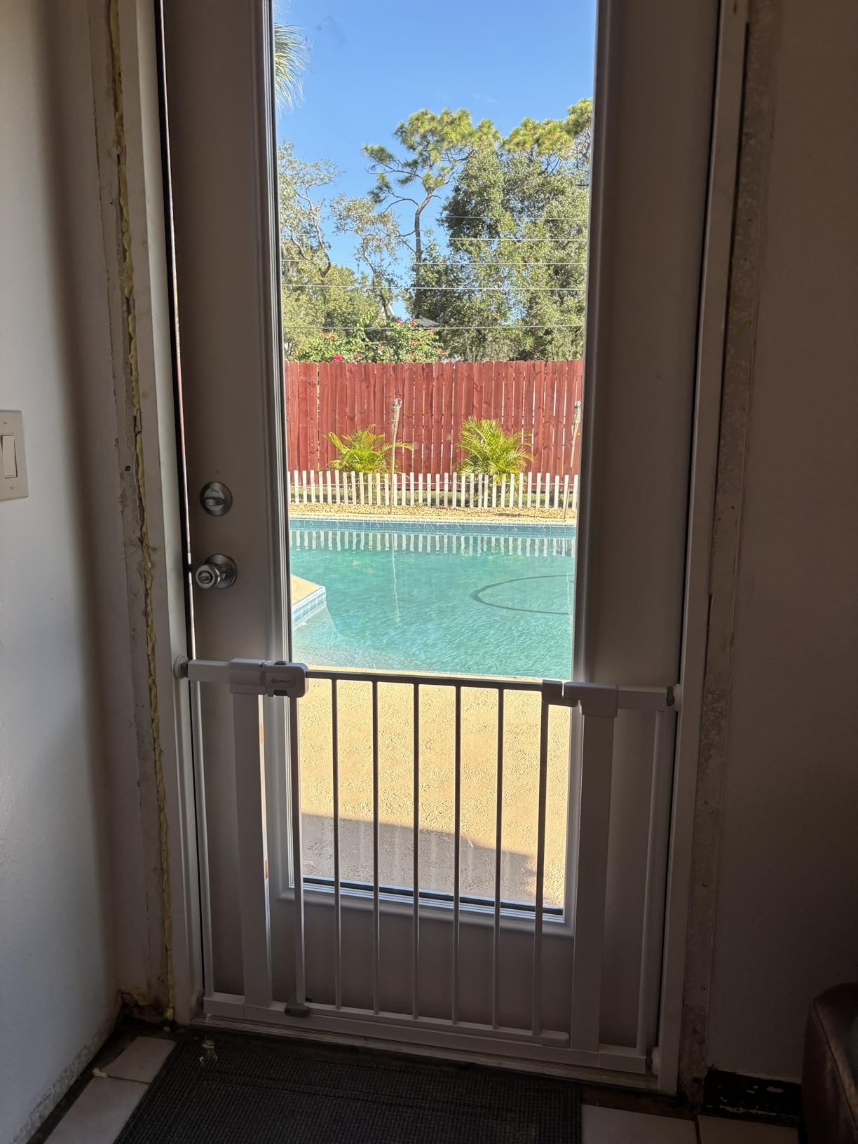 Safety 1st Easy Install 28'' Walk Thru Gate, Fits Between 29'' and 38'', Black, 1-Pack,(GA105CBLK) - Customer Photo 2
