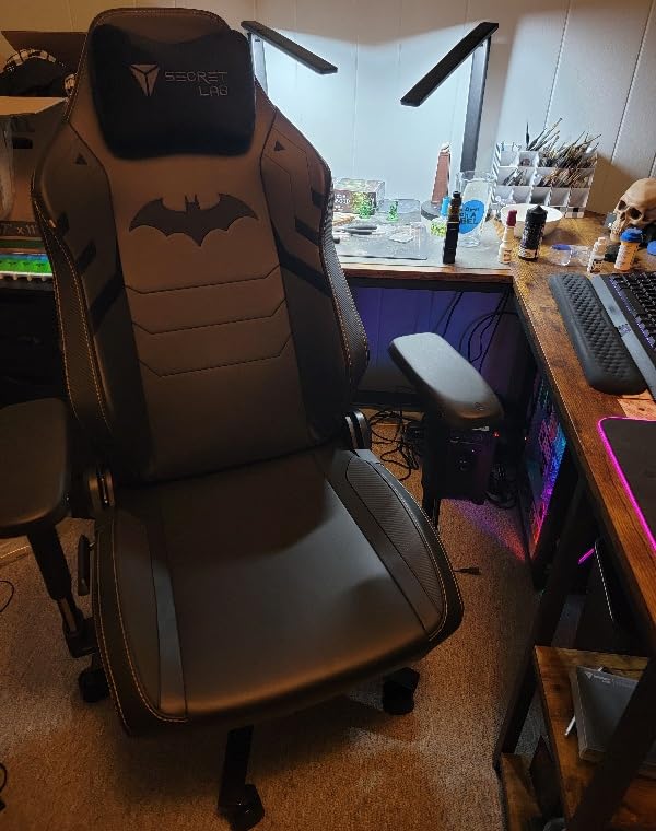 Secretlab Titan Evo Dark Knight Gaming Chair - Reclining, Ergonomic, Comfortable Computer Chair with 4D Armrests, Headrest & Lumbar Support - Regular - Black - Leatherette - Customer Photo 1