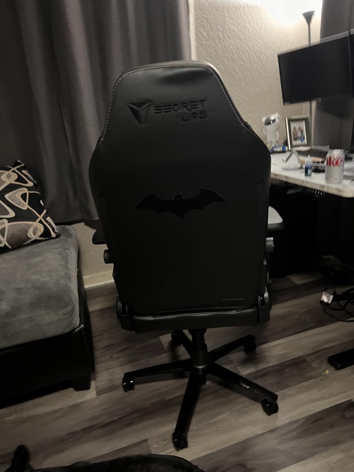 Secretlab Titan Evo Flash Gaming Chair - Reclining - Ergonomic & Comfortable Computer Chair with 4D Armrests - Magnetic Head Pillow & 4-Way Lumbar Support - Red - Leatherette - Customer Photo 4