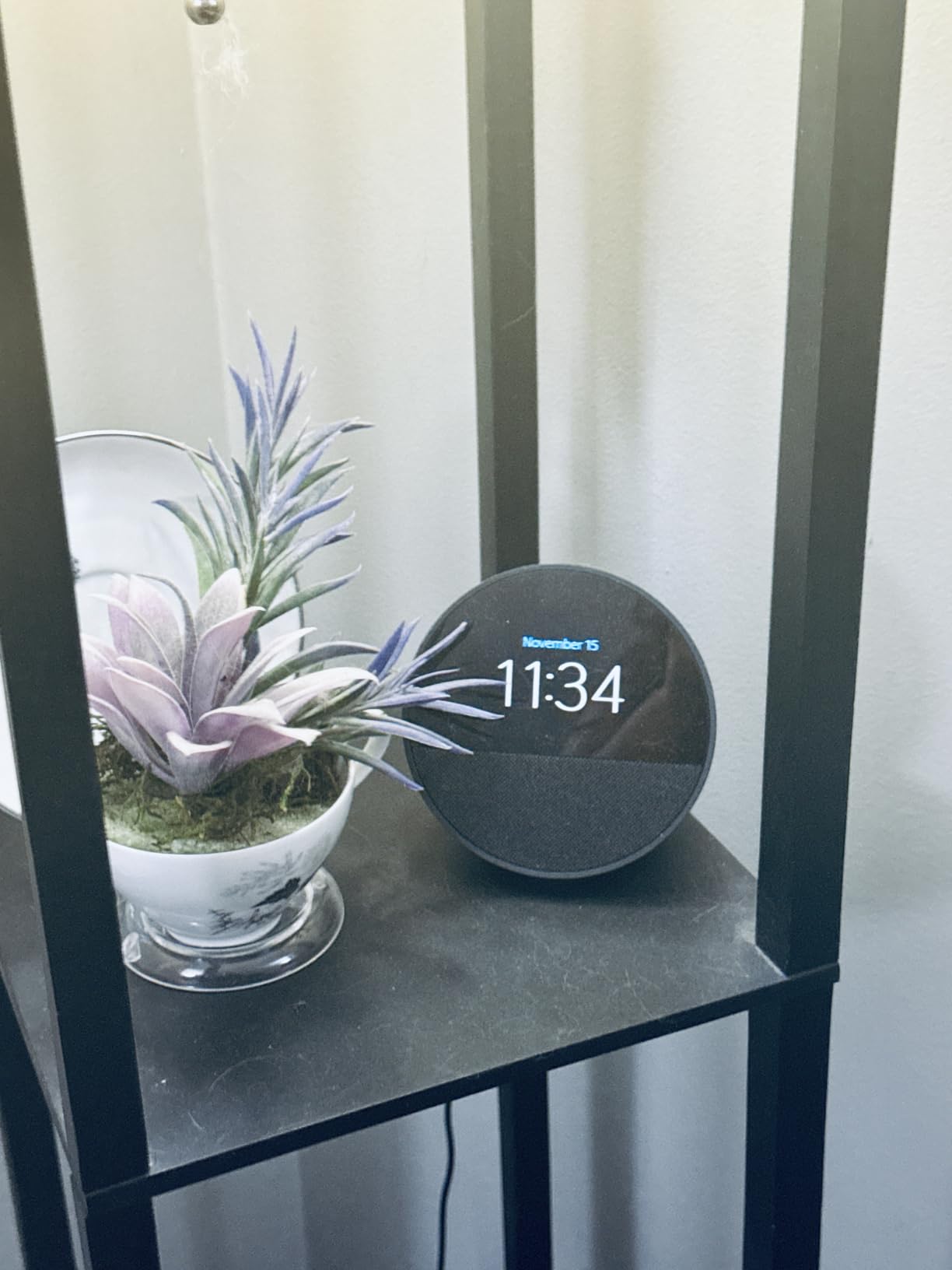 Amazon Echo Spot, Great for nightstands, offices and kitchens, Smart alarm clock with Alexa, Black - Customer Photo 1