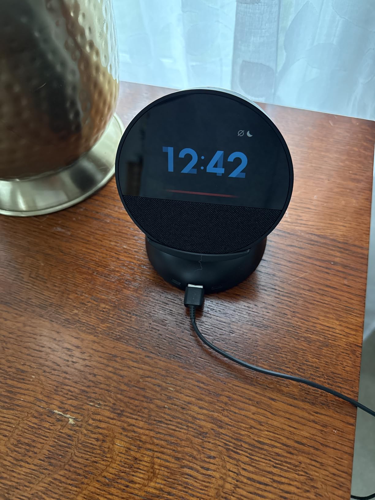 Amazon Echo Spot, Great for nightstands, offices and kitchens, Smart alarm clock with Alexa, Black - Customer Photo 2