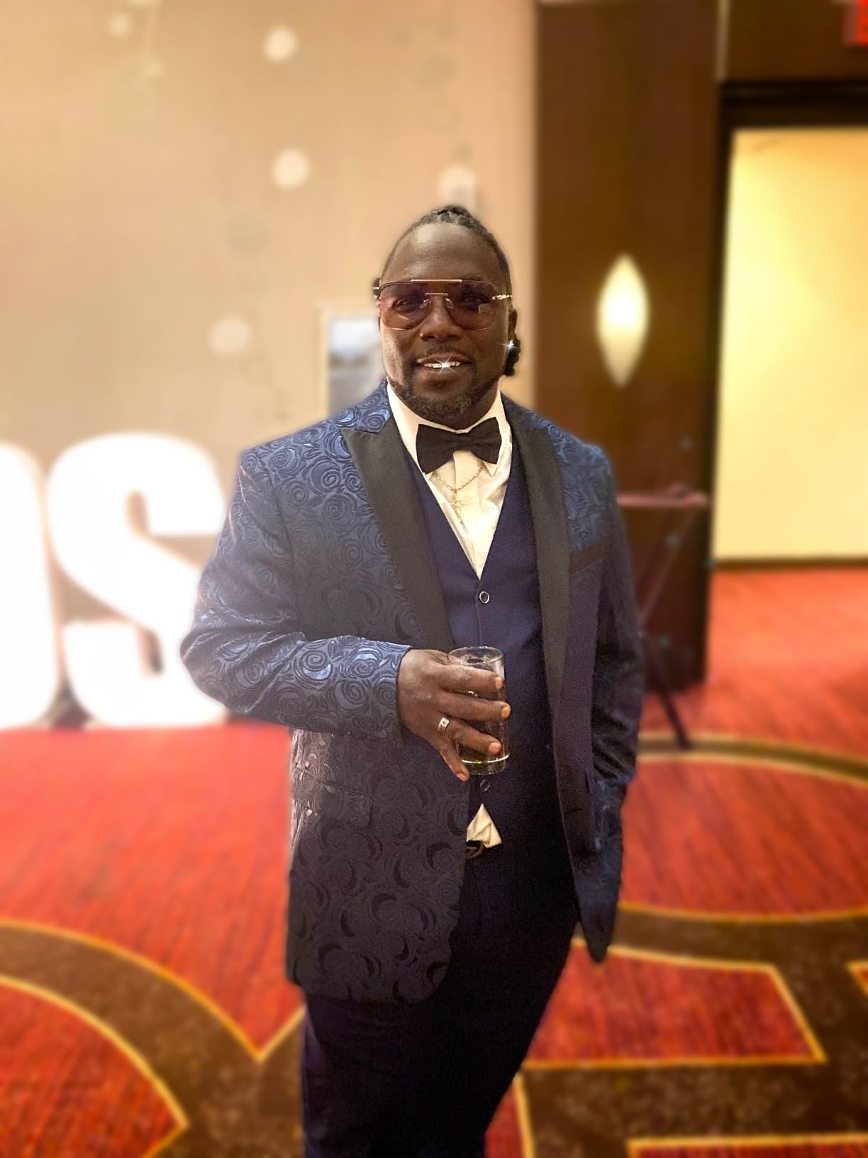 YFFUSHI Men's Notched Lapel Tuxedo Suit Jacket One Button Blazer for Wedding Prom Dinner Party Black - Customer Photo 1