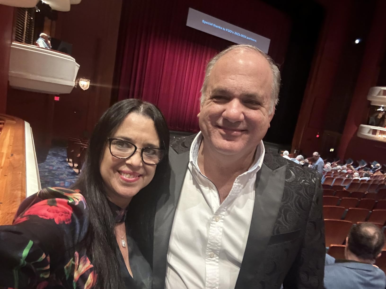 YFFUSHI Men's Notched Lapel Tuxedo Suit Jacket One Button Blazer for Wedding Prom Dinner Party Black - Customer Photo 2