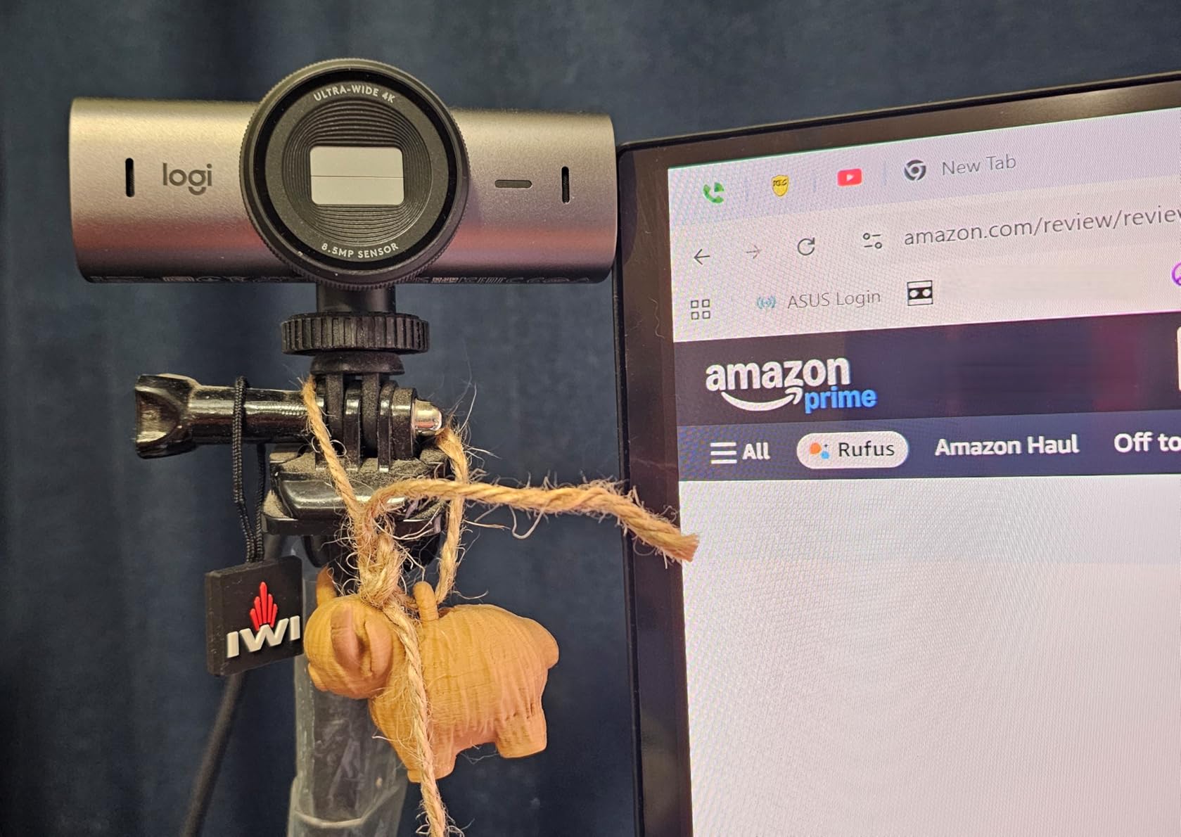 Logitech MX Brio Ultra HD 4K Collaboration, Streaming Webcam, 1080p at 60 FPS, Show Mode, Works with Microsoft Teams, Zoom, Google Meet, Nintendo Switch 2 new GameChat mode - Graphite - Customer Photo 4