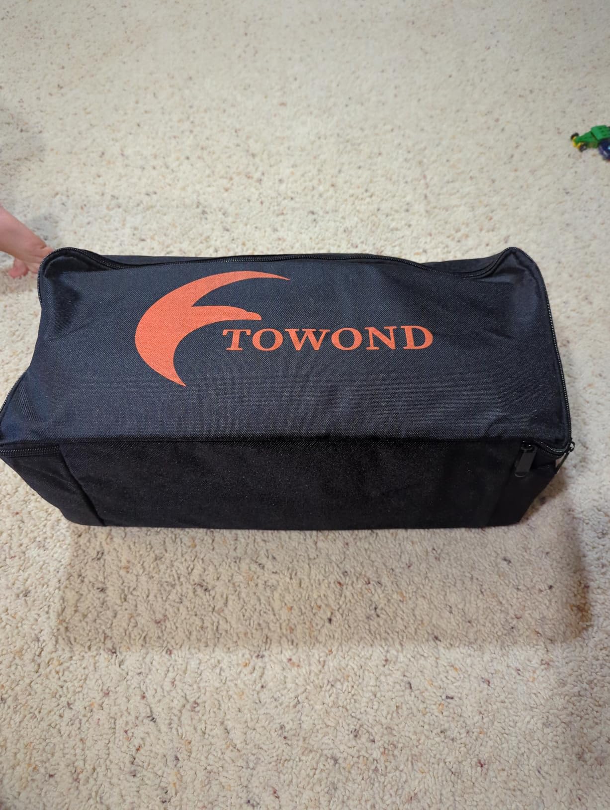 Projector Screen and Stand, Towond 120 inch Portable Projector Screen Indoor Outdoor Movie Screen 16:9 4K HD Wrinkle-Free Lightweight Projection Screen with Carry Bag for Backyard Movie Night - Customer Photo 1