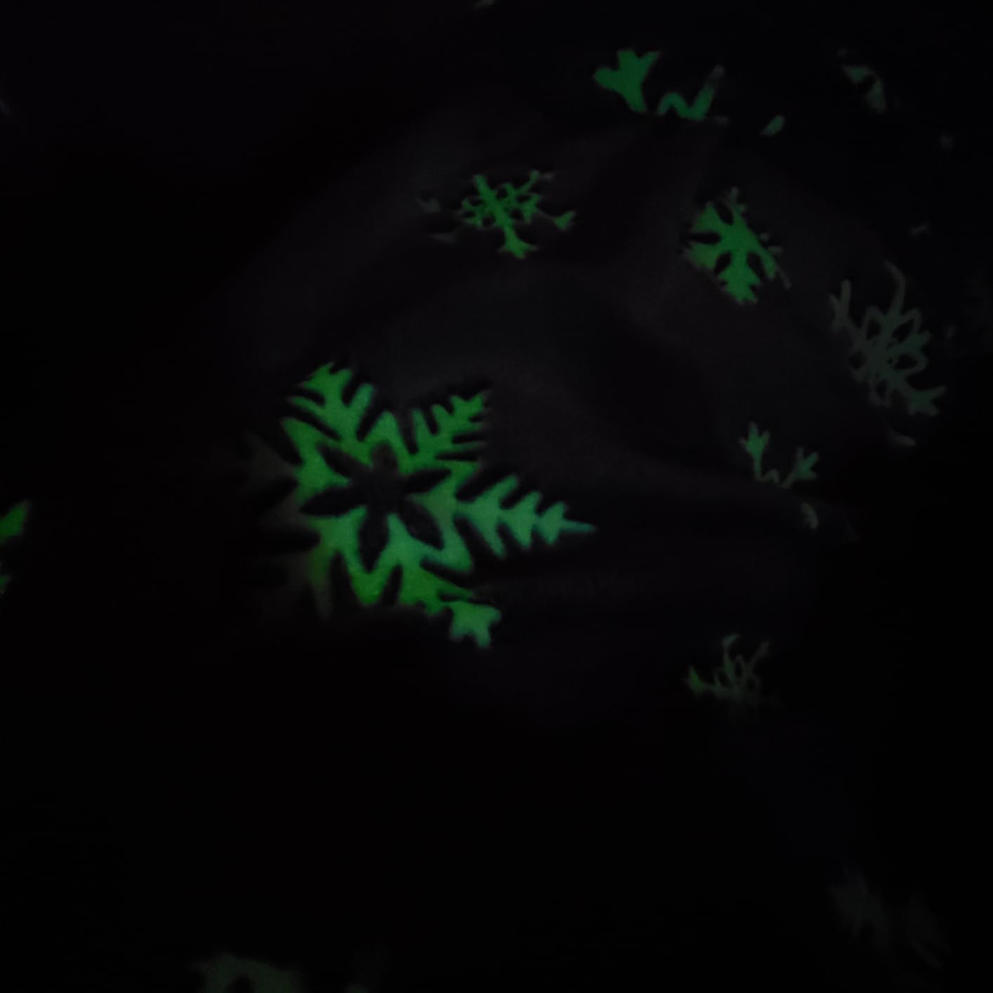 PAVILIA Glow in The Dark Blanket, Christmas Tree Gift for Girls Boys, Toy Blanket for 1 2 3 4 5 6 7 8 9 10 Year Old, Soft Plush Fleece Kids Gift Blanket for Birthday, Christmas, Room Decor, 50x60 - Customer Photo 2