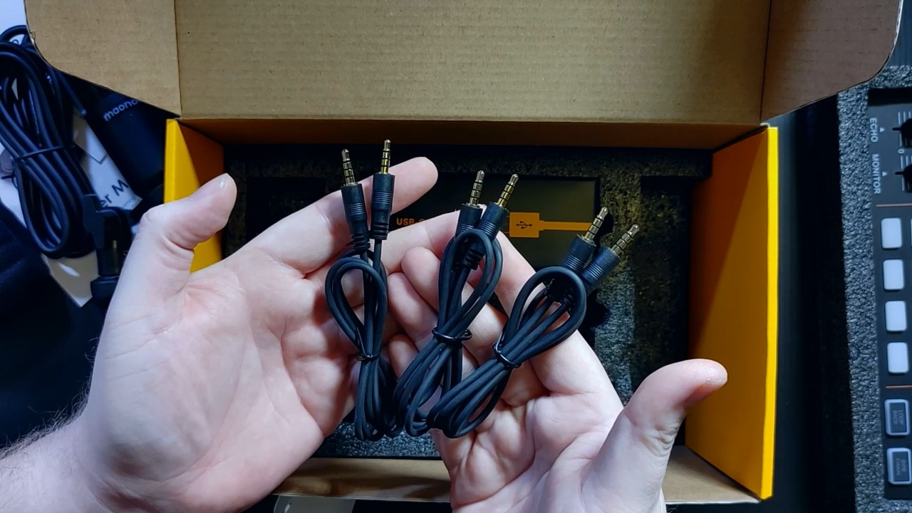 MAONO Podcast Equipment Bundle Audio mixer All-in-One Podcast Production Studio with 3.5mm Microphone for Live Streaming, Podcast Recording, PC, Smartphone, DJ MaonoCaster Lite (AU-AM200-S1) Customer Review MAONO Podcast Equipment Bundle Audio mixer All-in-One Podcast Production Studio with 3.5mm Microphone for Live Streaming, Podcast Recording, PC, Smartphone, DJ MaonoCaster Lite (AU-AM200-S1) - Customer Photo 1