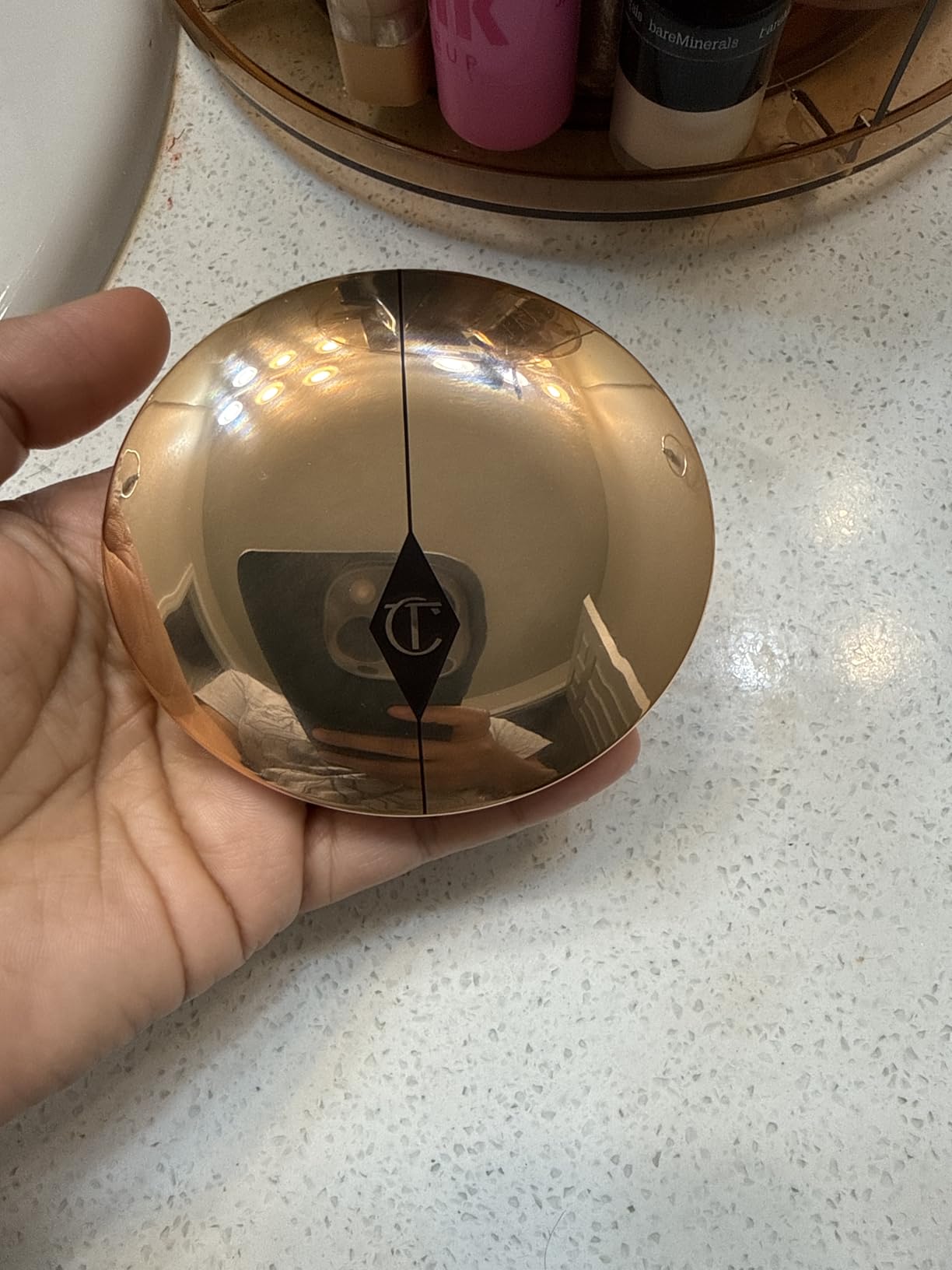 Charlotte Tilbury Airbrush Flawless Finish Setting Powder - Pore-Blurring Pressed Powder for Face Makeup to Minimize Shine with a Soft-Focus Finish - Customer Photo 1