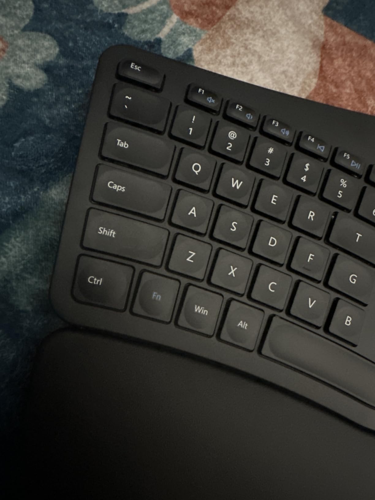 Arteck Split Ergonomic Keyboard with Cushioned Wrist and Palm Rest, 2.4G USB Wireless Comfortable Natural Ergonomic Split Keyboard, for Windows Computer Desktop Laptop Customer Review Arteck Split Ergonomic Keyboard with Cushioned Wrist and Palm Rest, 2.4G USB Wireless Comfortable Natural Ergonomic Split Keyboard, for Windows Computer Desktop Laptop - Customer Photo 2