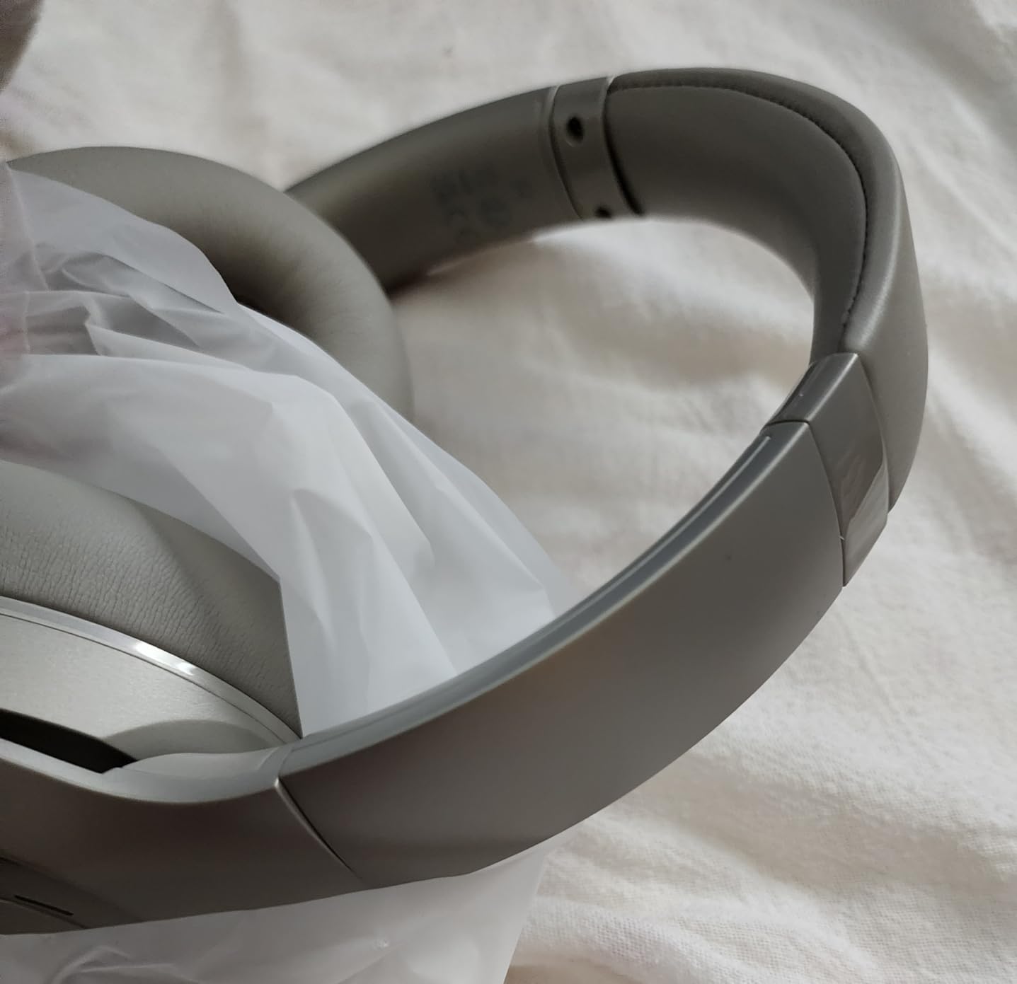 RUNOLIM Hybrid Active Noise Cancelling Headphones, Wireless Over Ear Bluetooth Headphones with Microphone, 70H Playtime, Foldable Headphone with HiFi Audio, Deep Bass for Home Travel Office - Customer Photo 3