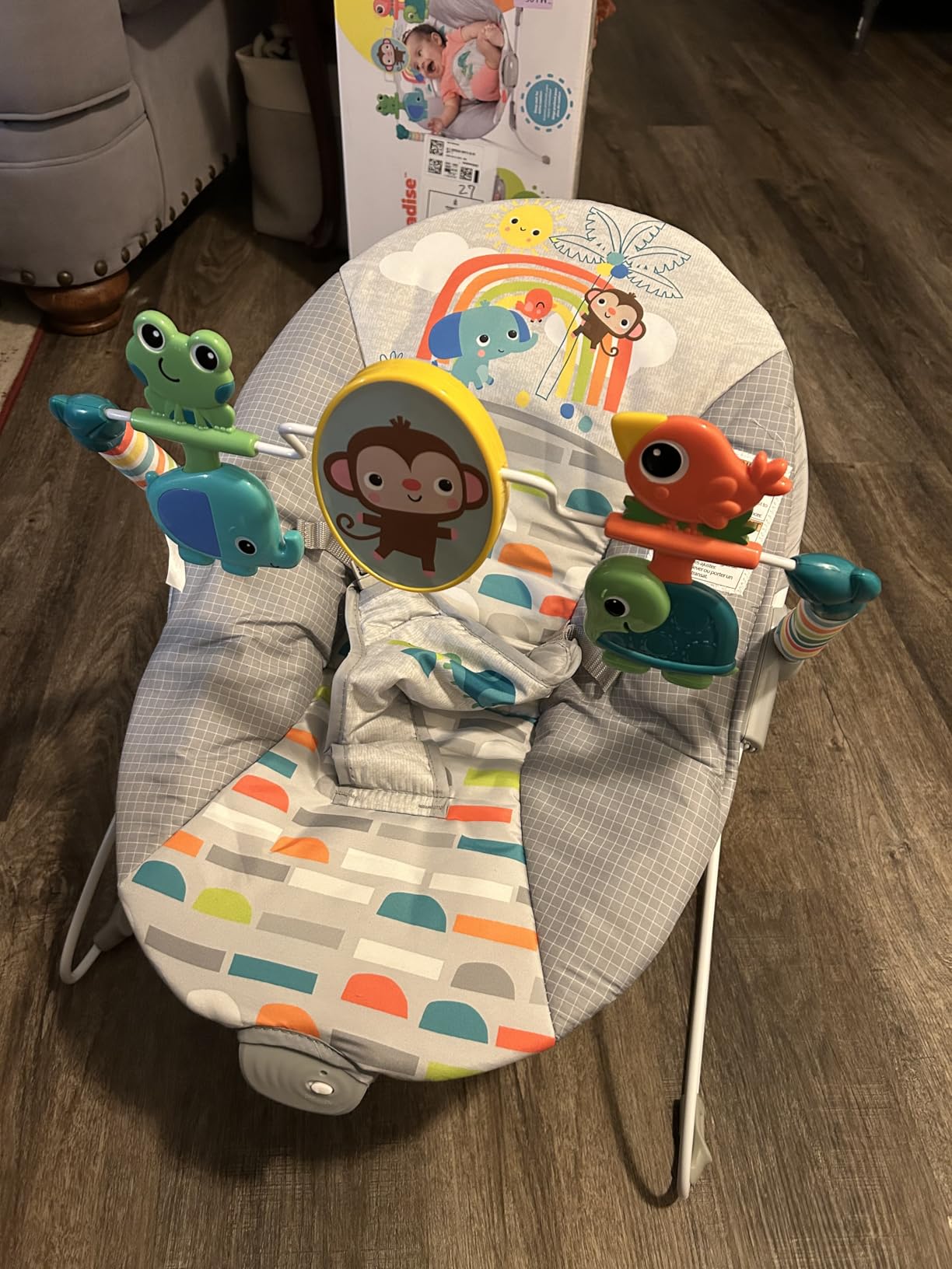 Bright Starts Playful Paradise Comfy Baby Bouncer Seat with Soothing Vibration and Toys, Unisex, 0-6 Months - Customer Photo 2