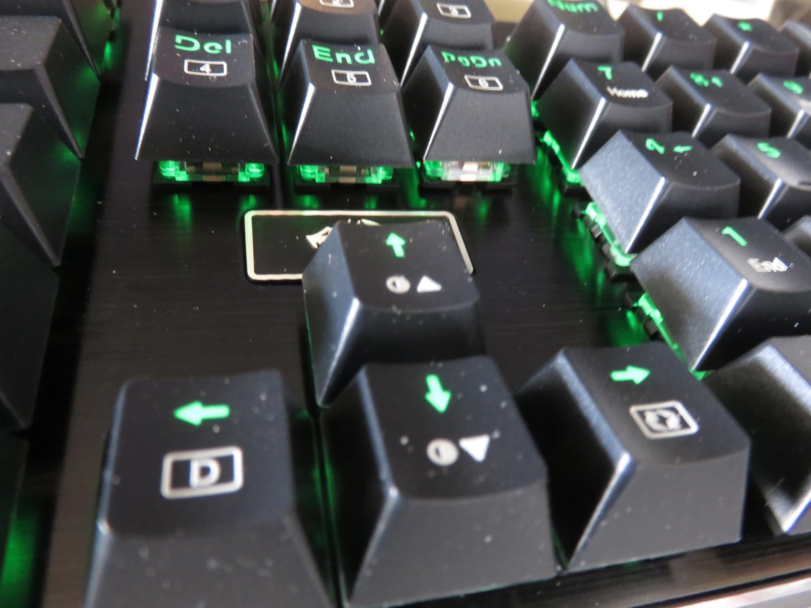 Redragon K556 PRO Upgraded Wireless RGB Gaming Keyboard, BT/2.4Ghz Tri-Mode Aluminum Mechanical Keyboard w/No-Lag Connection, Hot-Swap Linear Quiet Red Switch - Customer Photo 2