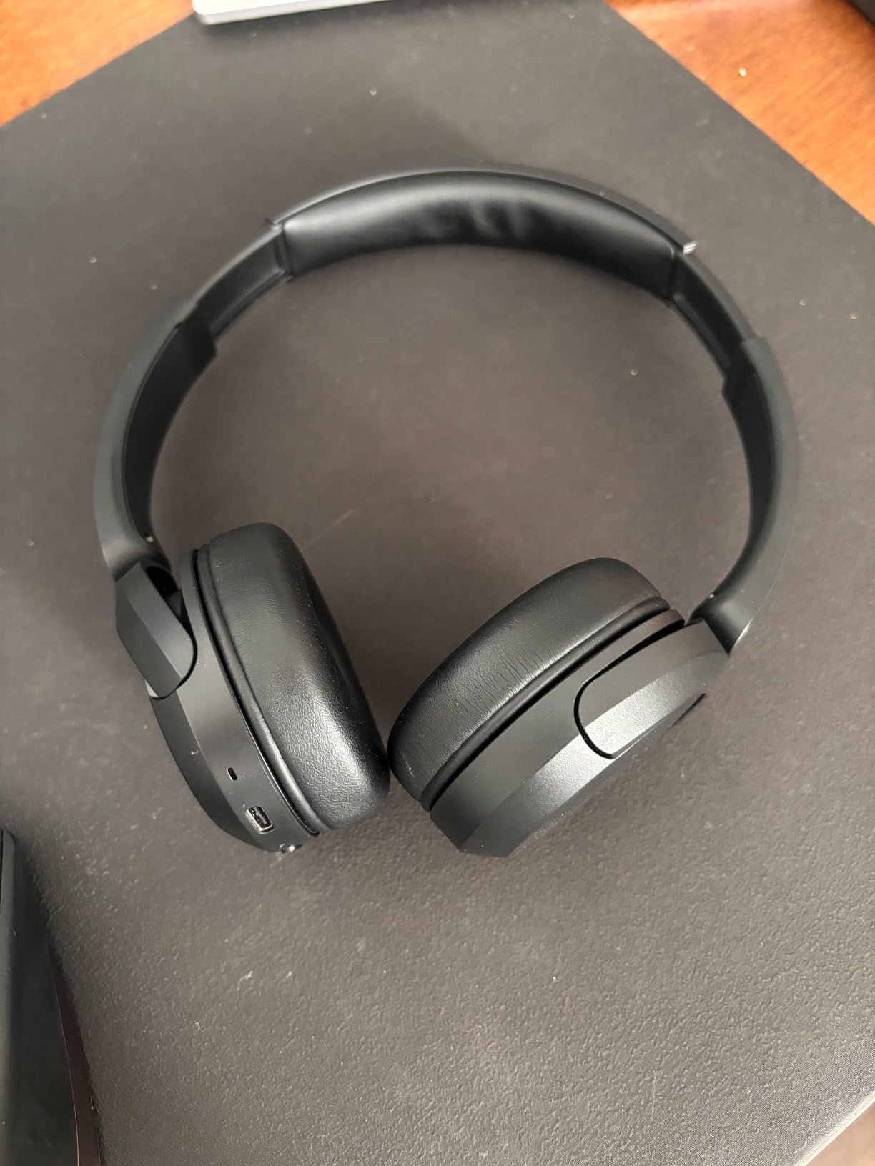 Sony WH-CH520 Wireless Headphones Bluetooth On-Ear Headset with Microphone and up to 50 Hours Battery Life with Quick Charging, Cappuccino Customer Review Sony WH-CH520 Wireless Headphones Bluetooth On-Ear Headset with Microphone and up to 50 Hours Battery Life with Quick Charging, Cappuccino - Customer Photo 1