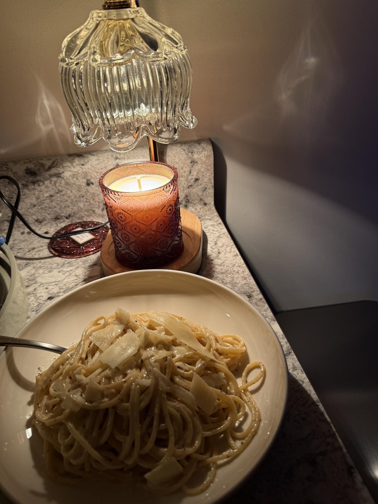 LA JOLIE MUSE Santal Rose Scented Candle – Saffron, Rose & Leather | 6 oz Natural Soy Wax | 40 Hours Clean Burn | Gift-Ready for Hosts & Gatherings | Elegant Home Decor - Customer Photo 2