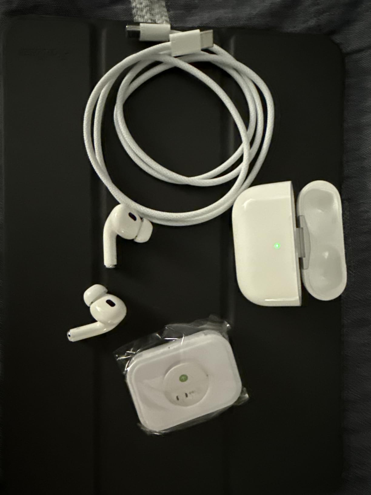 Apple AirPods Pro (2nd Generation) (Renewed Premium) - Customer Photo 1