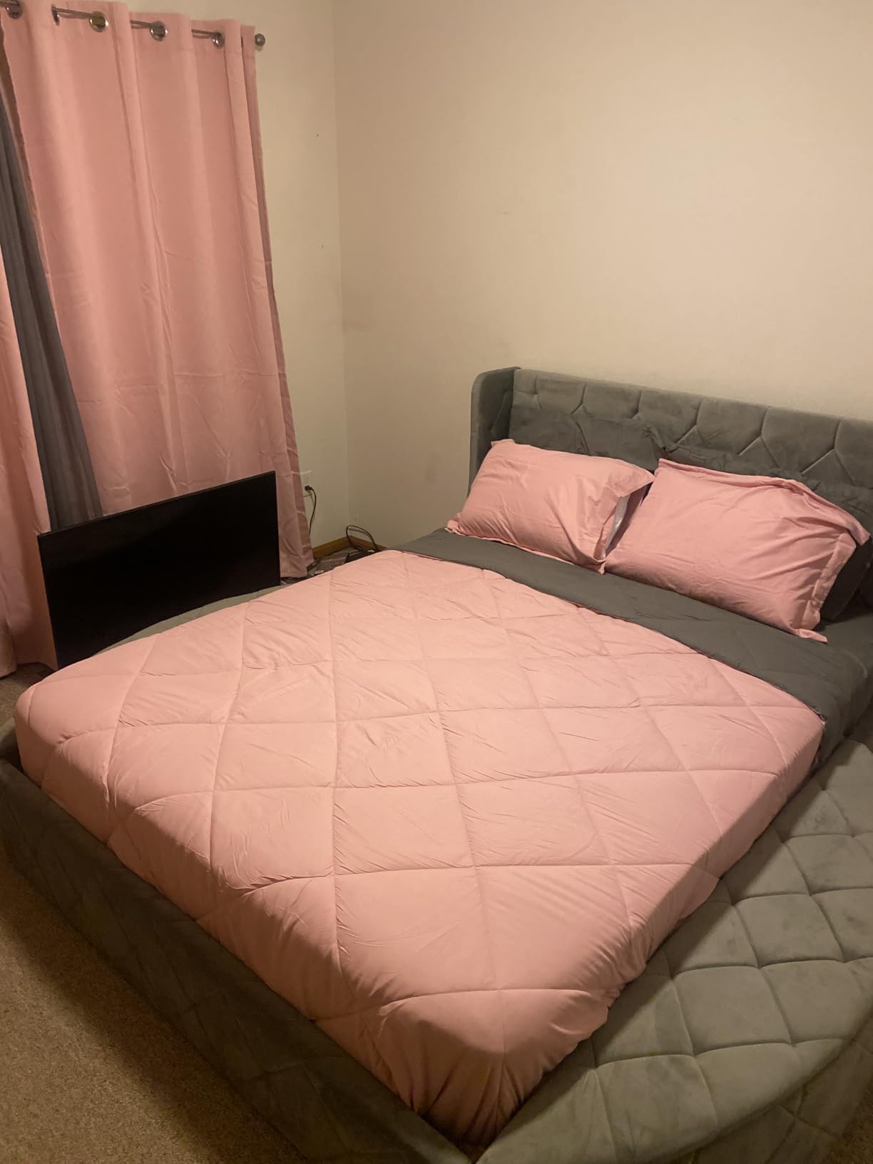 Cosybay Bed in a Bag Full Reversible Comforter Sets 7pcs All Season Down Alternative Bedding Sets Black and Grey with Comforter, Pillow Shams, Flat Sheet, Fitted Sheet and Pillowcase Customer Review Cosybay Bed in a Bag Full Reversible Comforter Sets 7pcs All Season Down Alternative Bedding Sets Black and Grey with Comforter, Pillow Shams, Flat Sheet, Fitted Sheet and Pillowcase - Customer Photo 1