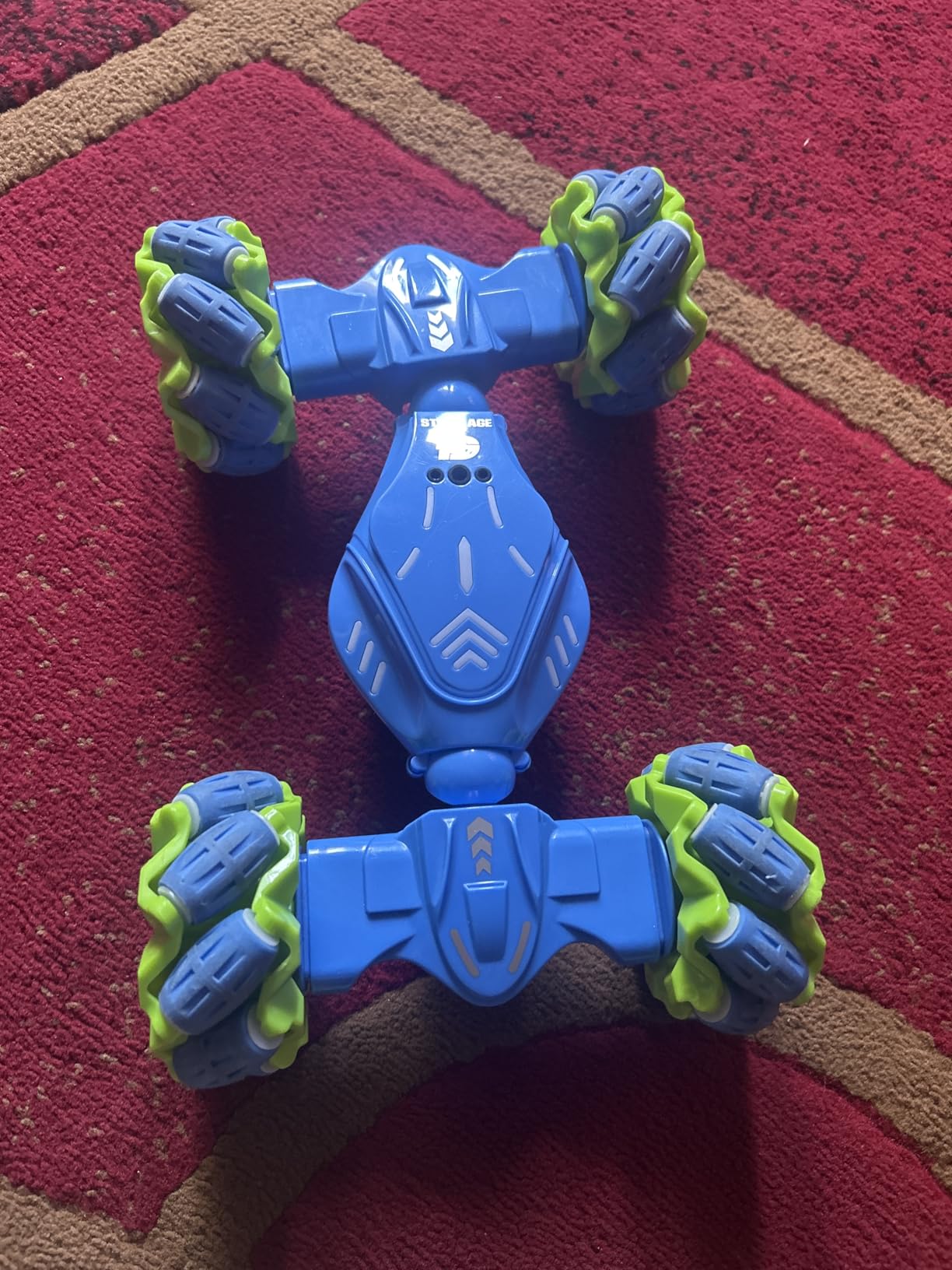 DEERC DE83 Gesture Sensing RC Stunt Car with Light & Music, 2.4GHz 4WD RC Car Remote Control Transformed Vehicle 360°Spins All Terrains Monster Truck for Boys Kids - Customer Photo 2