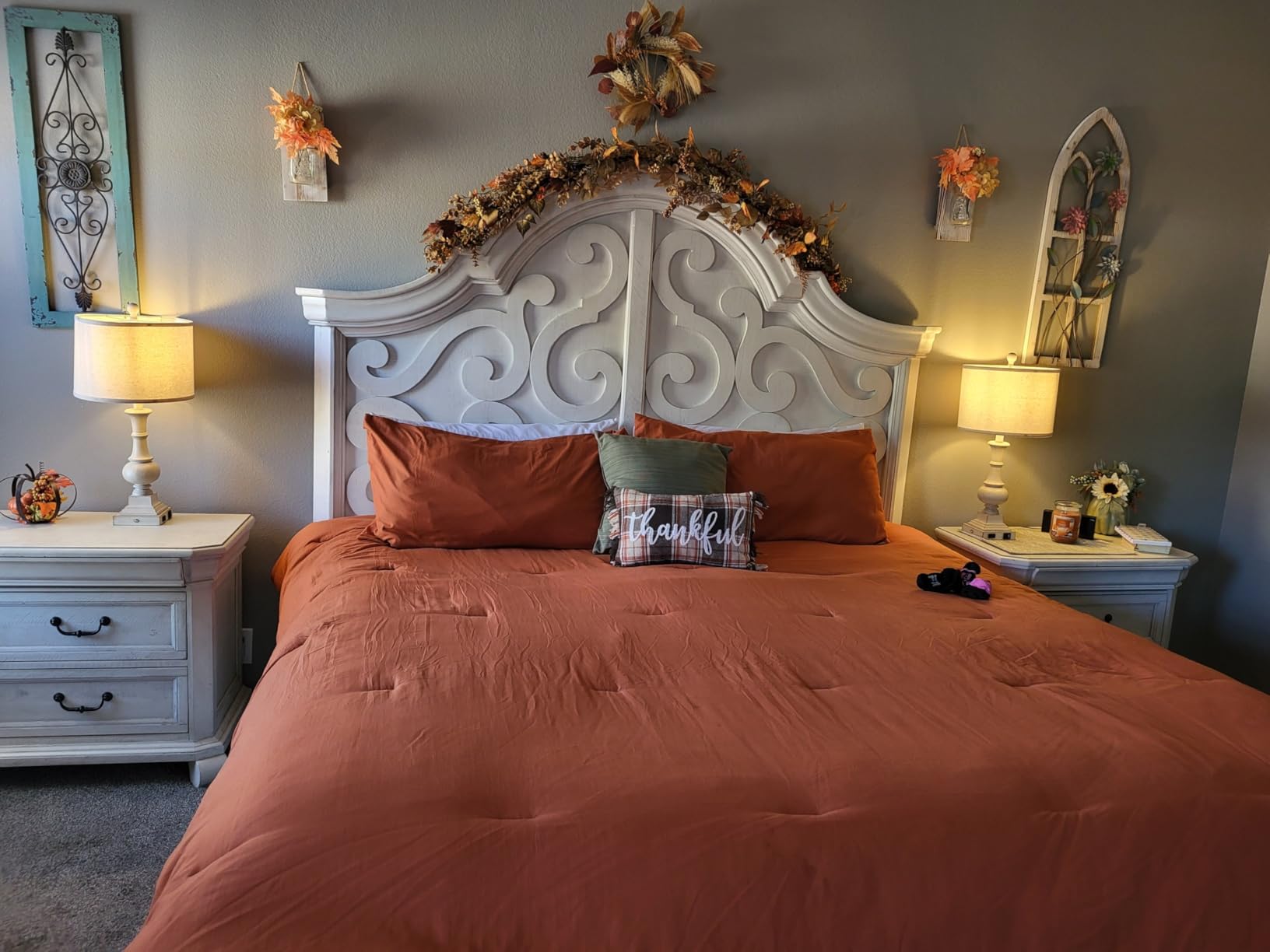 CozyLux Queen Comforter Set Black, 3 Pieces Solid Queen Comforter Breathable Quilted Style Bedding Sets, Luxury Soft Microfiber Down Alternative Comforter for All Season (1 Comforter & 2 Pillowcases) - Customer Photo 2