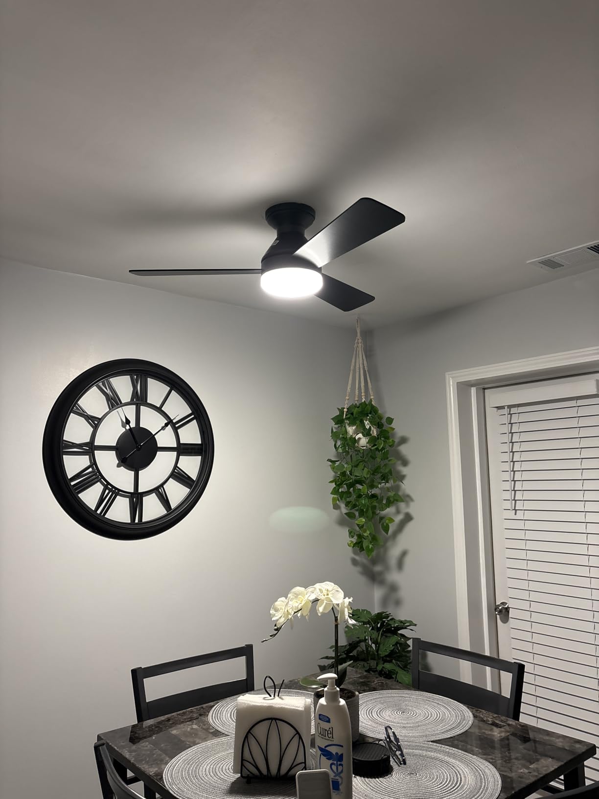 Amico Ceiling Fans with Lights, 42 inch Low Profile Ceiling fan with Light and Remote Control, Flush Mount, Reversible, 3CCT, Dimmable, Noiseless, Black Ceiling Fan for Bedroom, Indoor/Outdoor Use - Customer Photo 2