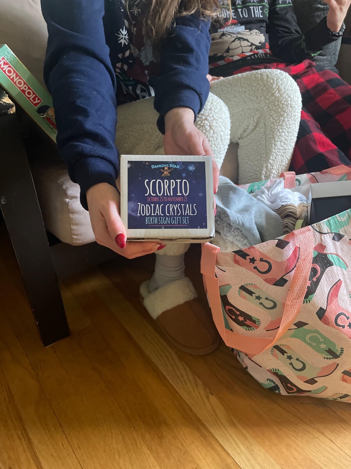 DANCING BEAR Pisces Zodiac Candle Gift Box Set with 3 Healing Crystals & Stone Holder Necklace, 100% Soy Scented Wax, Crackling Wood Wick, 45 Hour Burn Time - Customer Photo 4