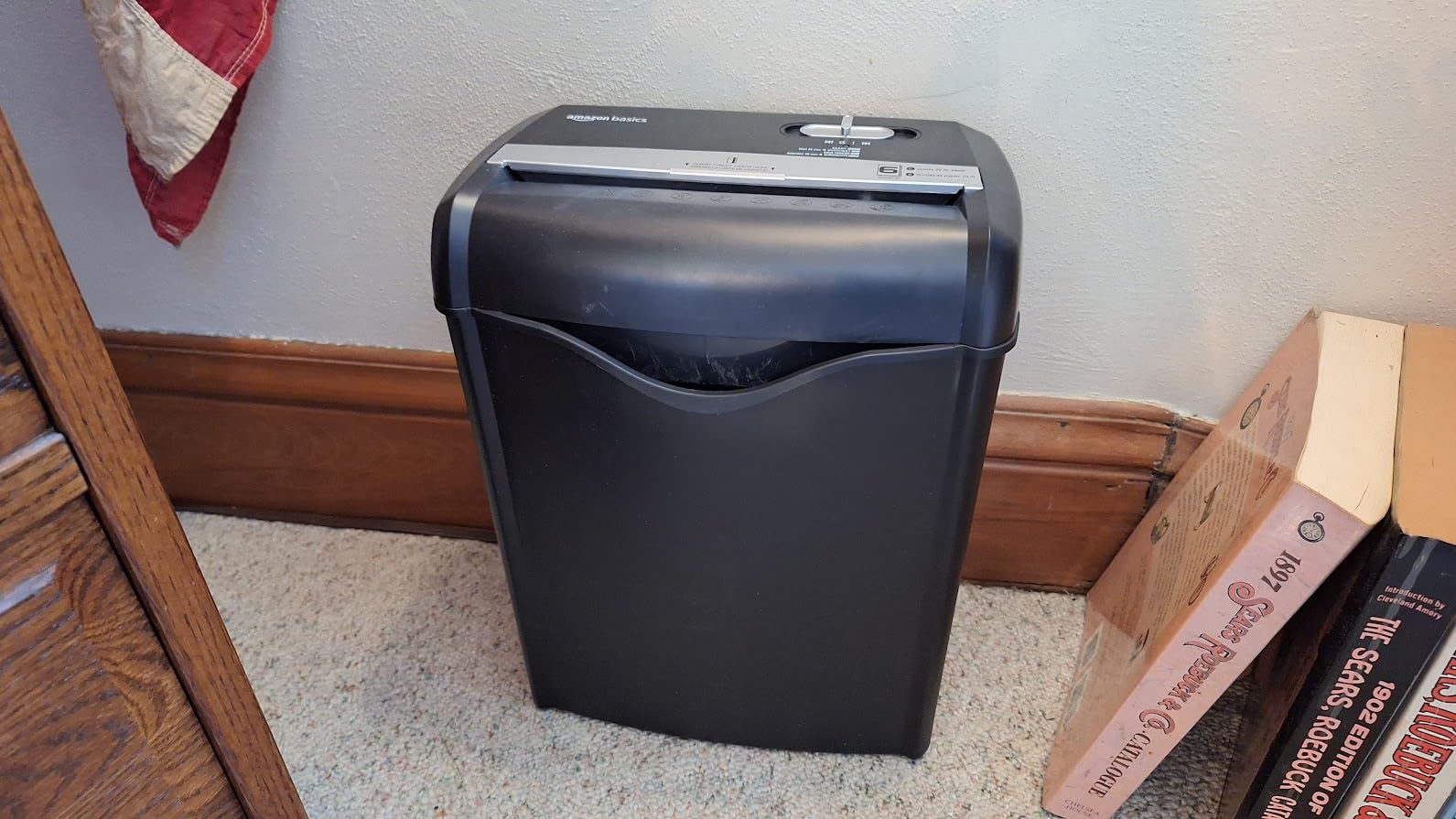 Amazon Basics 8-Sheet Cross Cut Paper Shredder and Credit Card Shredder - Black - Customer Photo 1