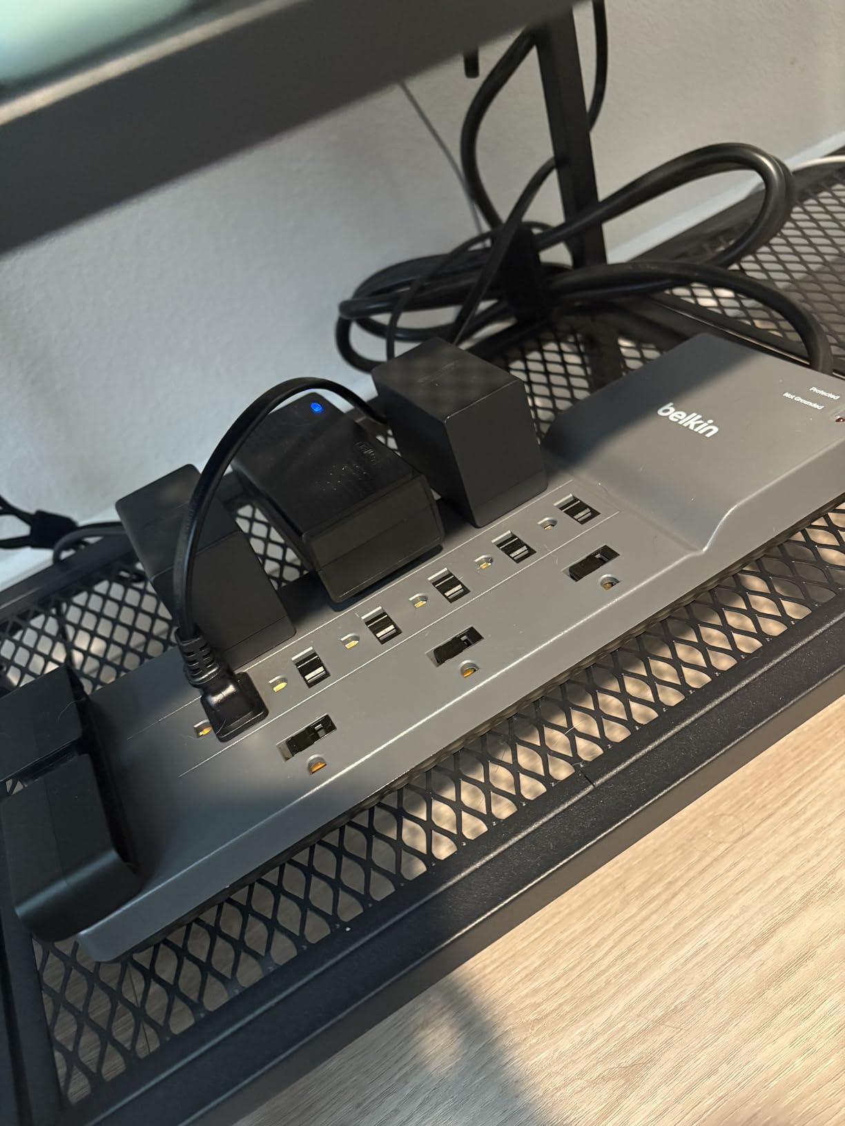 Belkin 12-Outlet Surge Protector Power Strip w/ 12 AC Outlets & 8ft Flat Plug, UL-listed Heavy-Duty Extension Cord for Home, Office, Travel, Computer, Laptop, Charger - 3,940 Joules of Protection Customer Review Belkin 12-Outlet Surge Protector Power Strip w/ 12 AC Outlets & 8ft Flat Plug, UL-listed Heavy-Duty Extension Cord for Home, Office, Travel, Computer, Laptop, Charger - 3,940 Joules of Protection - Customer Photo 1