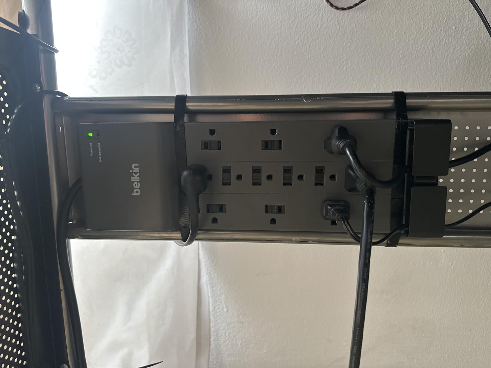 Belkin 12-Outlet Surge Protector Power Strip w/ 12 AC Outlets & 8ft Flat Plug, UL-listed Heavy-Duty Extension Cord for Home, Office, Travel, Computer, Laptop, Charger - 3,940 Joules of Protection Customer Review Belkin 12-Outlet Surge Protector Power Strip w/ 12 AC Outlets & 8ft Flat Plug, UL-listed Heavy-Duty Extension Cord for Home, Office, Travel, Computer, Laptop, Charger - 3,940 Joules of Protection - Customer Photo 4