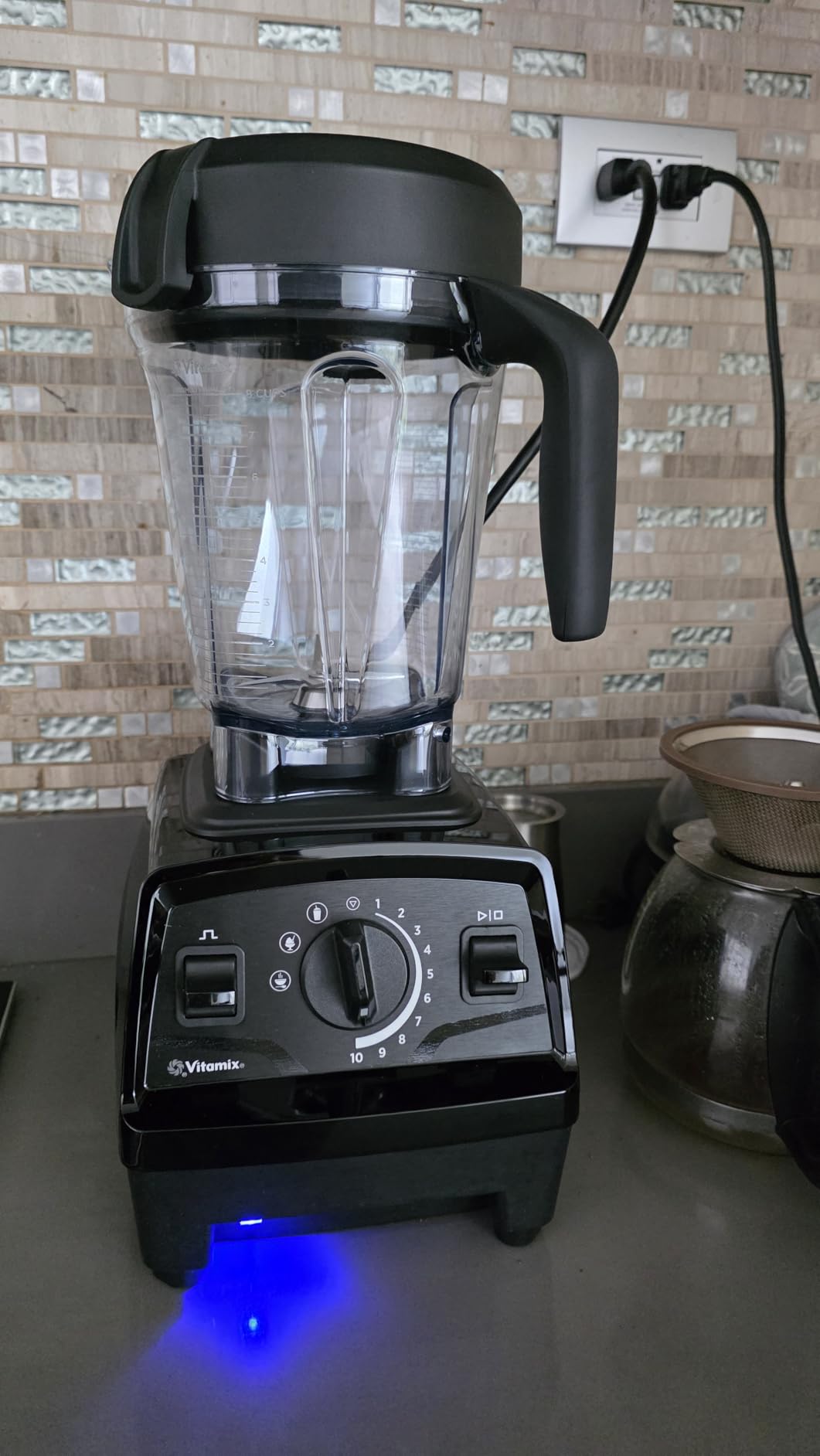 Vitamix Explorian with Programs, Three Blending Programs, Professional-Grade Blender for Smoothies and More, Self-Cleaning Kitchen Appliance, 64 Oz Container, Black (Renewed Premium) - Customer Photo 1