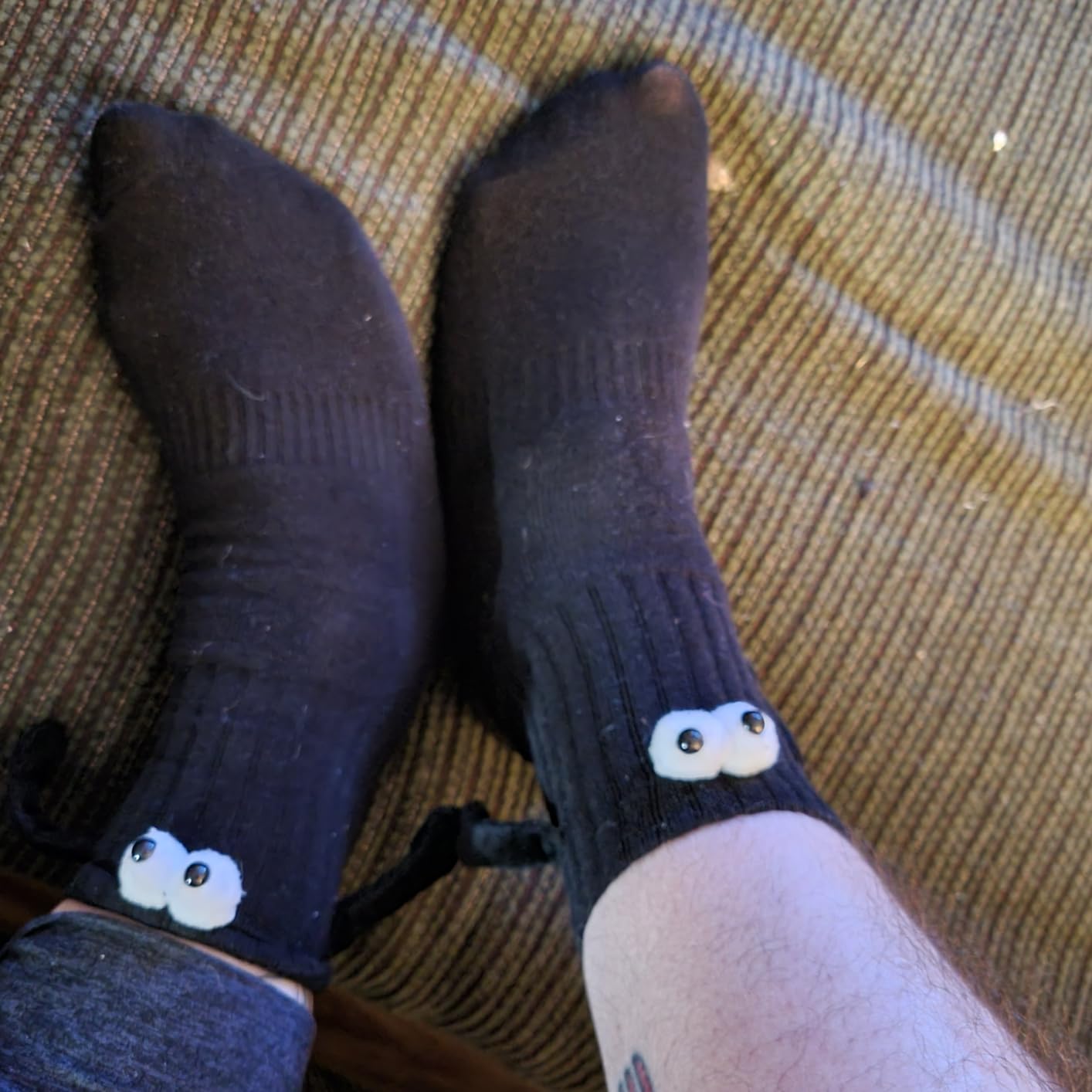 2 Pairs Magnetic Holding Hands Socks - Funny Gifts for Women & Men, Teens, Couples, Friends - Customer Photo 5