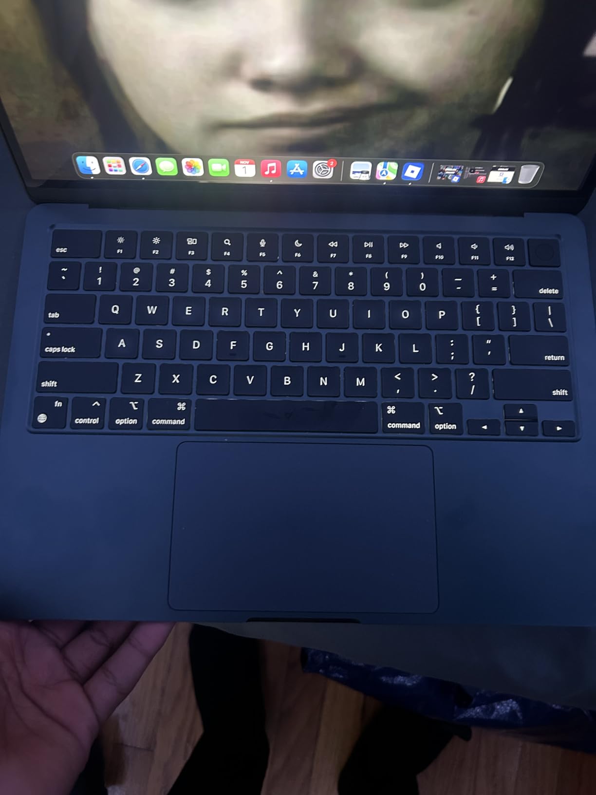 Apple 2022 MacBook Air with Apple M2 Chip (13-inch, 8GB RAM, 256GB SSD Storage) (QWERTY English) Silver (Renewed Premium) - Customer Photo 2