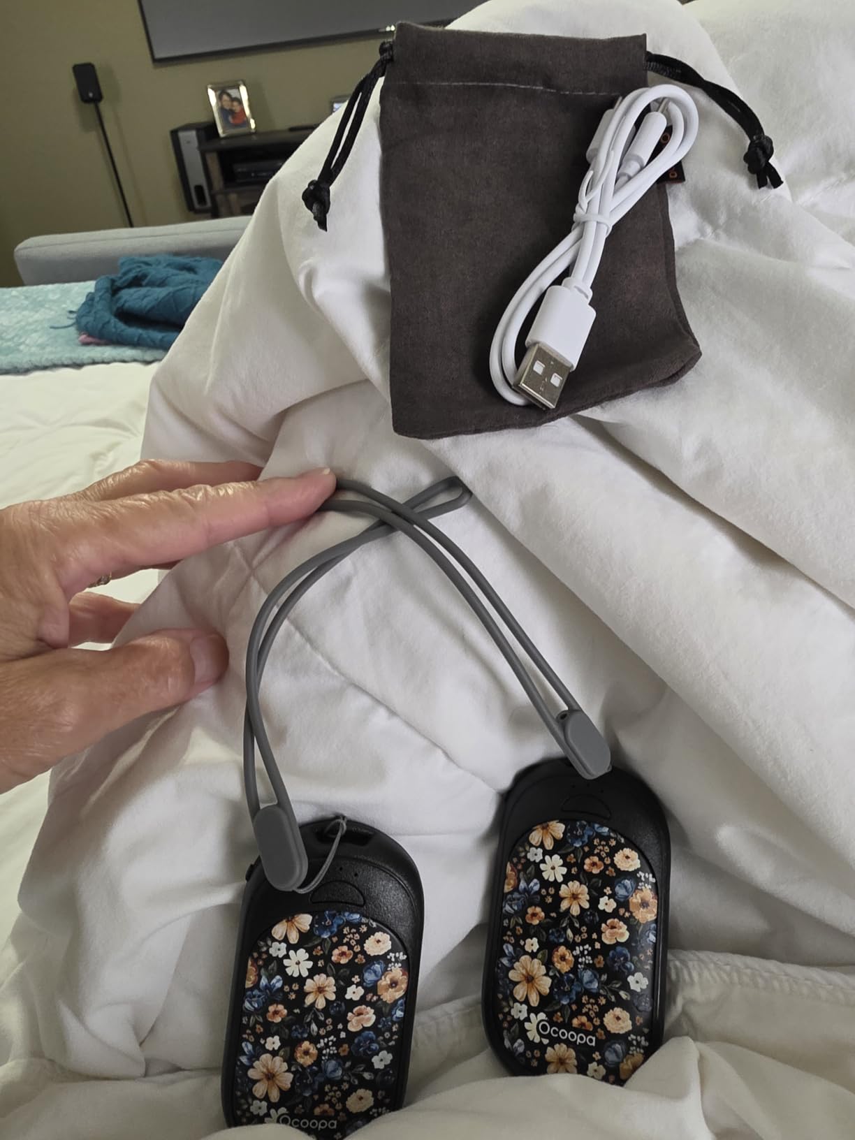 OCOOPA Magnetic Hand Warmers Rechargeable 2 Pack, Electric Handwarmers, Smart Heating UL Certified, 3-Settings,Portable Heater, Ultra Slim Pocket, Hunting Essentials, Gifts for Christmas Men, UT3 Lite - Customer Photo 1