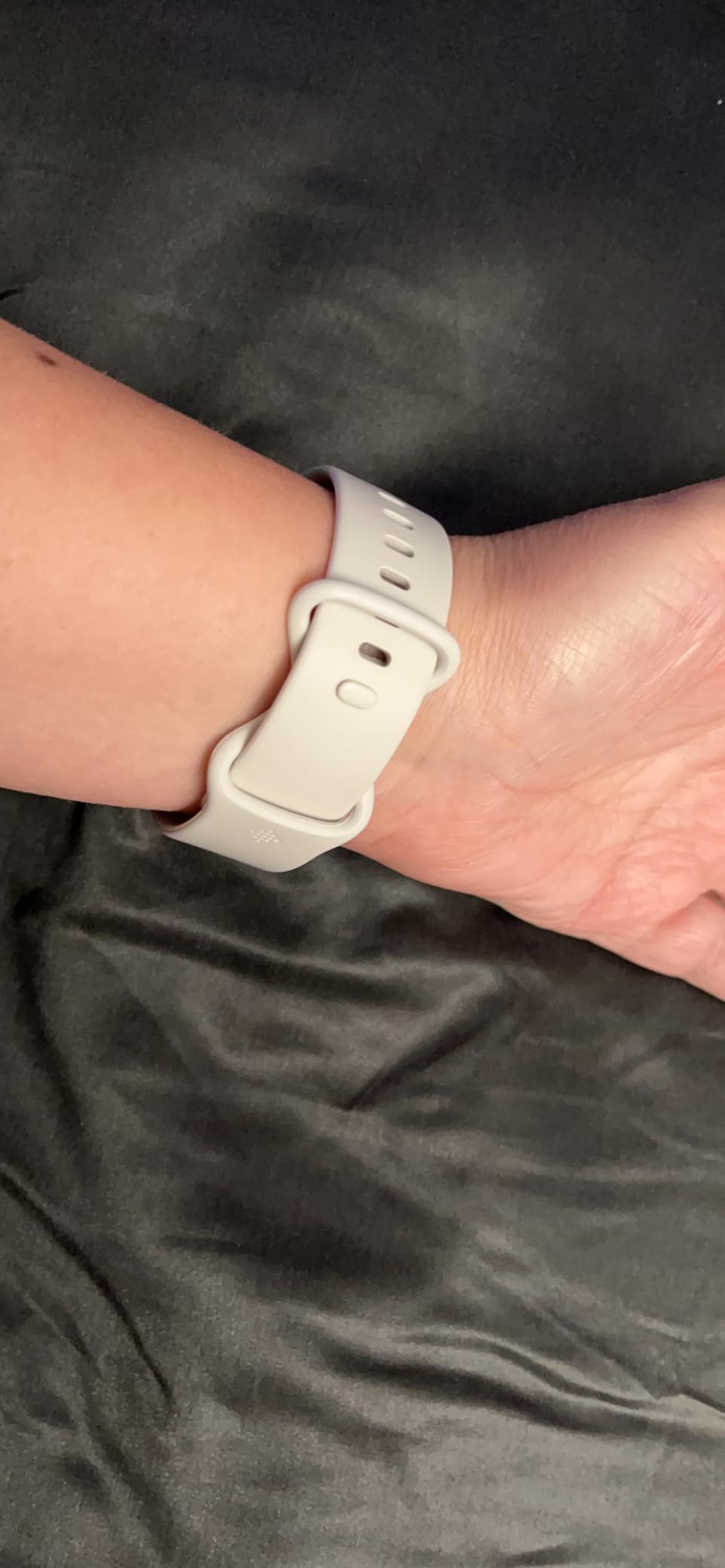 Fitbit Charge 6 Fitness Tracker with Google apps, Heart Rate on Exercise Equipment, 6-Months Premium Membership Included, GPS, Health Tools and More, Porcelain/Silver, One Size (S & L Bands Included) Customer Review Fitbit Charge 6 Fitness Tracker with Google apps, Heart Rate on Exercise Equipment, 6-Months Premium Membership Included, GPS, Health Tools and More, Porcelain/Silver, One Size (S & L Bands Included) - Customer Photo 1