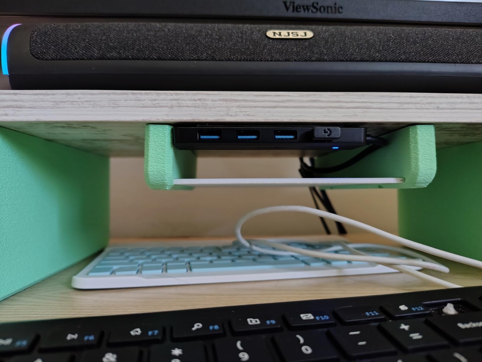 UGREEN USB 3.0 Hub, 4 Ports USB A Splitter Ultra-Slim USB Expander for Mouse, Keyboard, Flash Drive, U Disk, Printer Compatible with Laptop, Desktop PC, Xbox, PS5, and More - Customer Photo 1