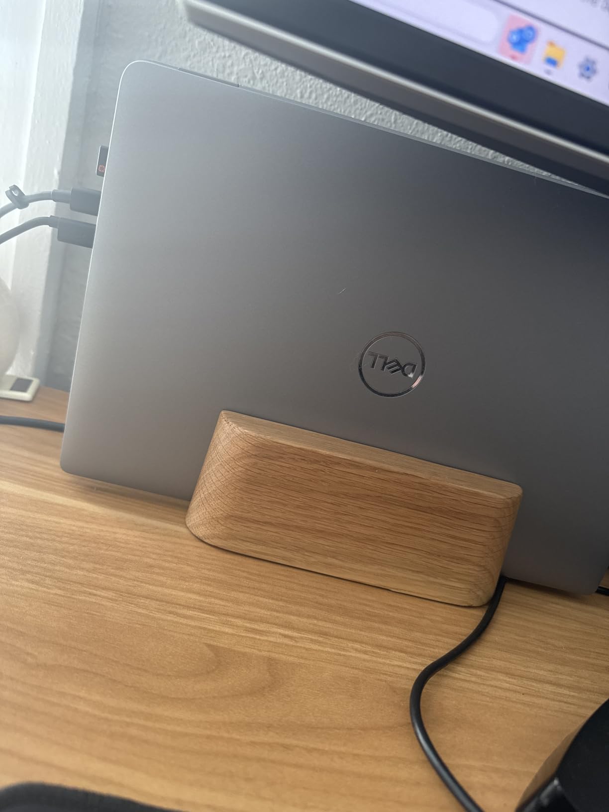 Adjustable Vertical Laptop Stand for Desk, Wooden Laptop Holder, MacBook Pro Stand, Wood Mac Air Dock (Solid Oak) Customer Review Adjustable Vertical Laptop Stand for Desk, Wooden Laptop Holder, MacBook Pro Stand, Wood Mac Air Dock (Solid Oak) - Customer Photo 5